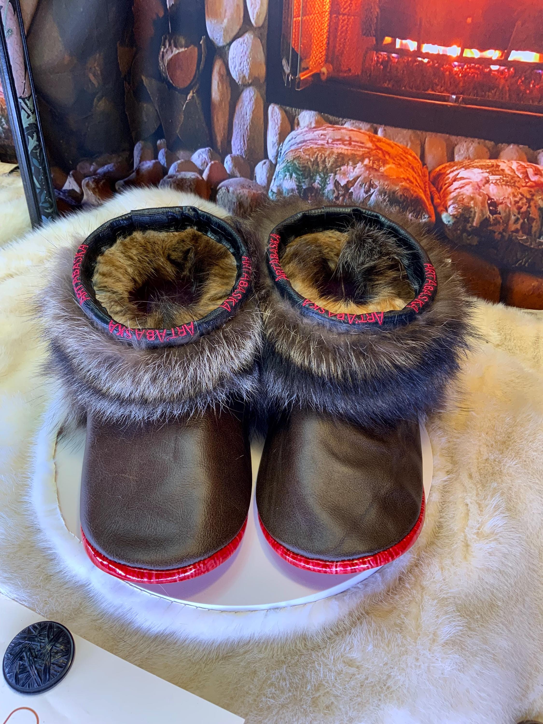 Mocassin d’intérieur homme Les Charlotte – pointure 10 – cuir italien brun chocolat & raton recyclés – fait main au Québec, pièce unique