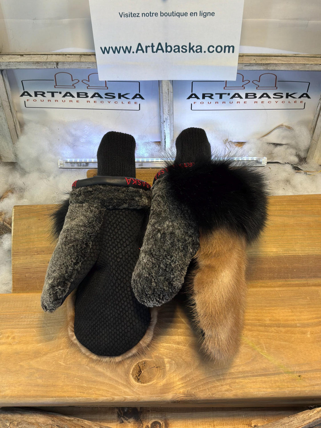 Mitaines de ville Medium Fernande en fourrure recyclée – Faites à la main au Québec – Légères, élégantes, confort urbain – ArtAbaska