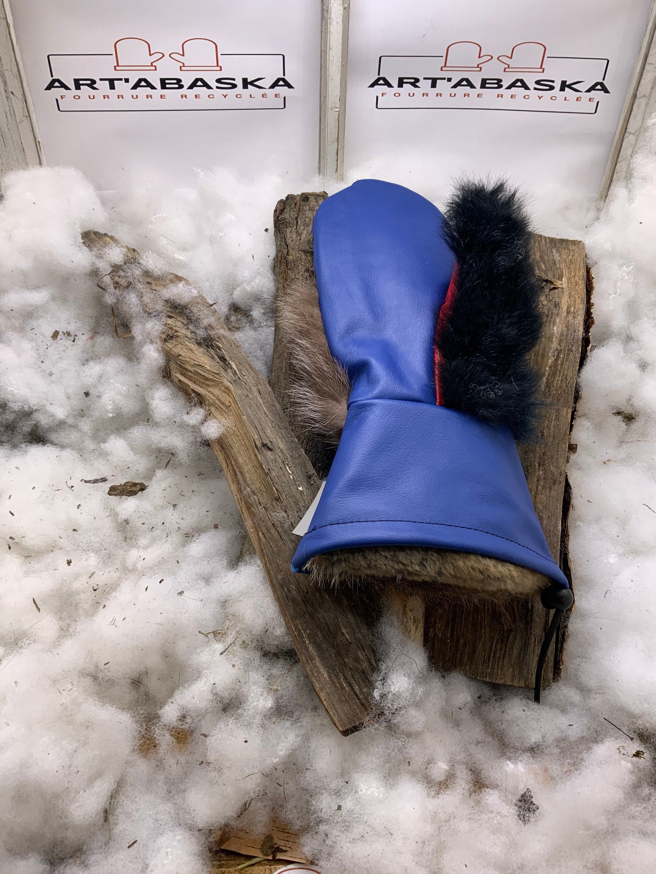 Mitaines Clementine Medium – Cuir bleu royal & rouge haut de gamme fourrures recyclées raton et opossum fait main Québec