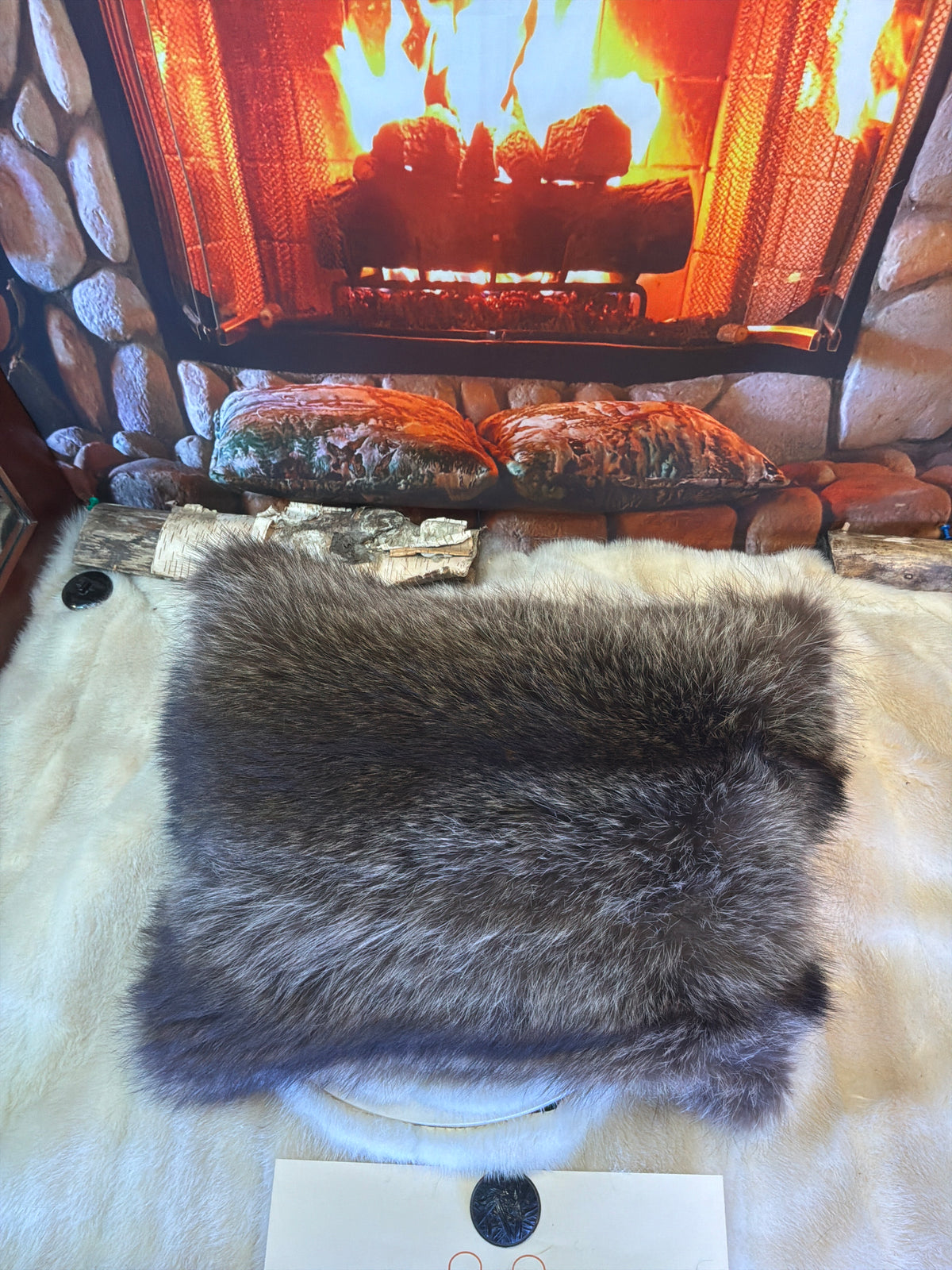 Coussin décoratif Ginette en fourrure recyclée de chat Sauvage