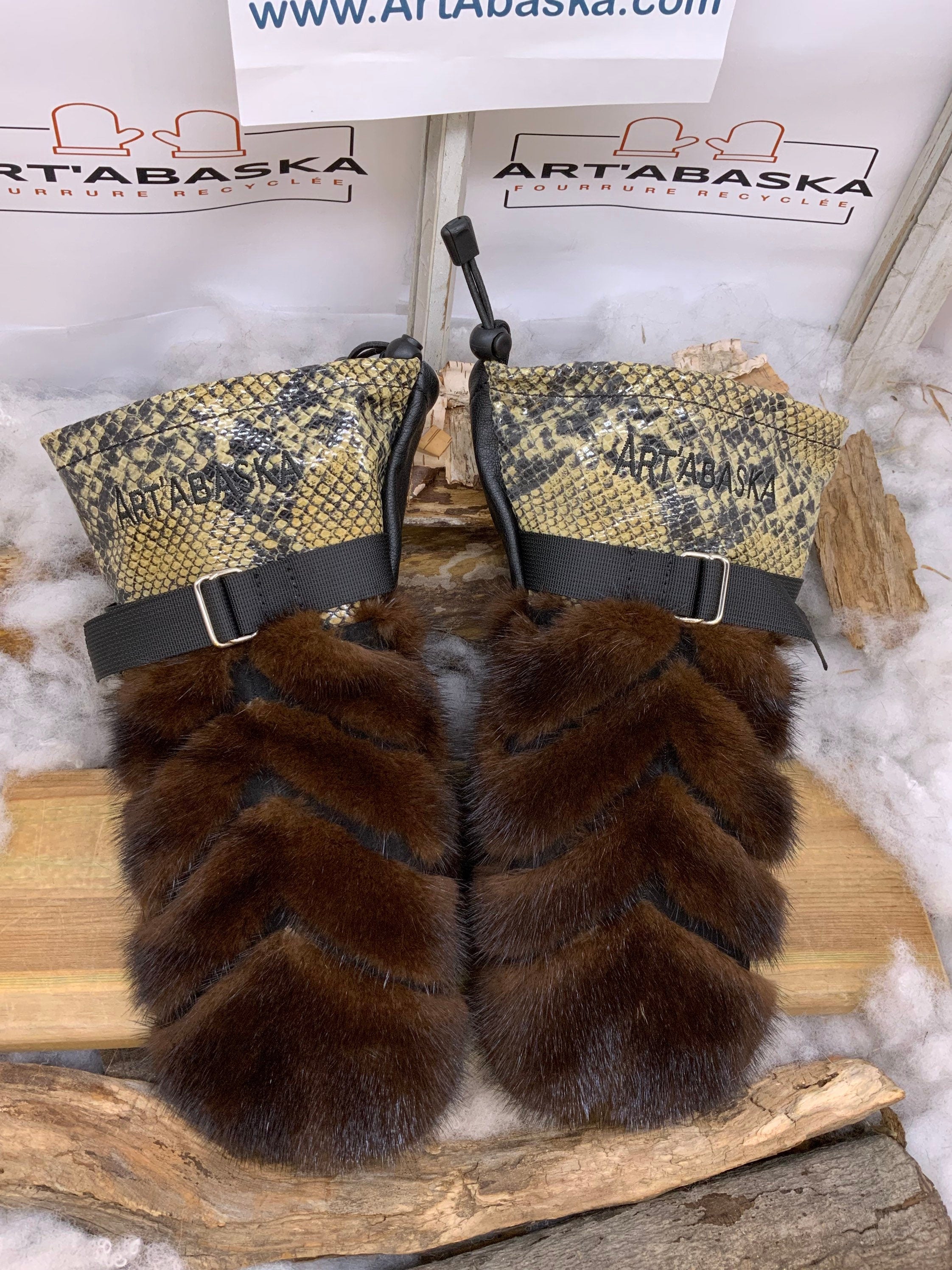 Mitaines Alice Large vison brun chevrons cuir noir et serpent recyclé broderie ArtAbaska fait main Québec pièce unique artisanale