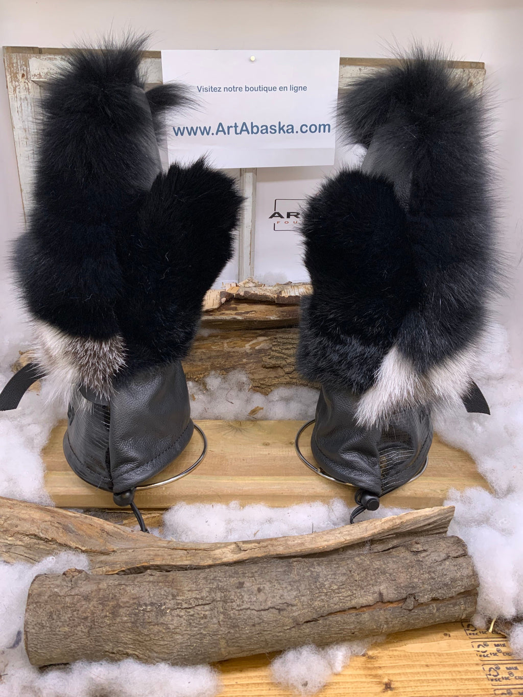 Mitaines Rachel XL – Patchwork renard noir & lapin noir, cuir noir embossé, détail jaune, fait à la main, pièce unique Québec