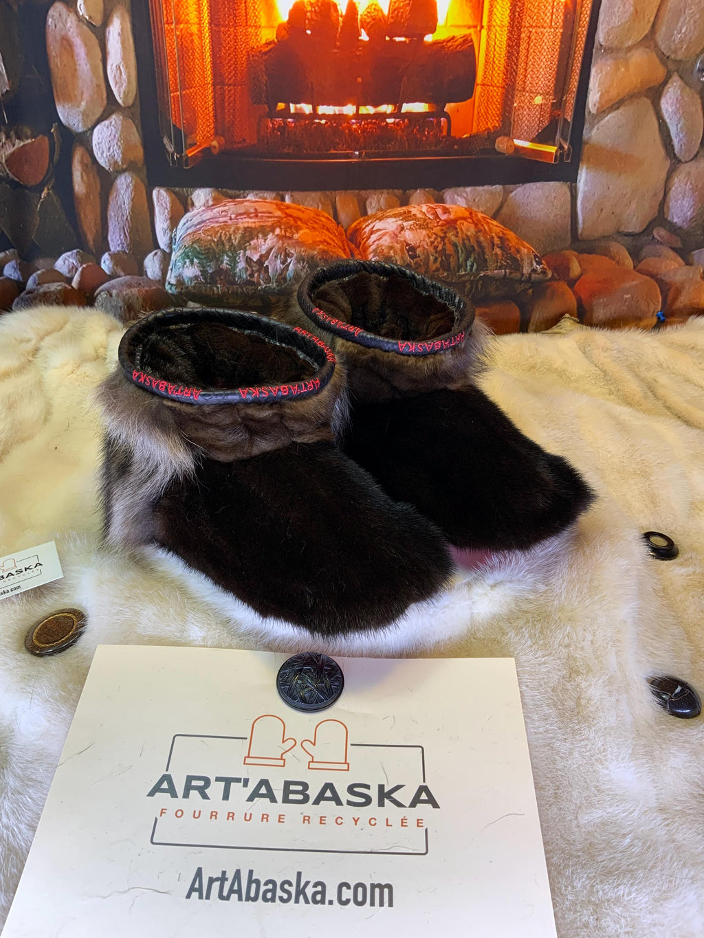 Mocassins d’intérieur homme 10 Les Thérèse – tout fourrure recyclée vison brun et raton – semelle rouge – fait à la main Québec