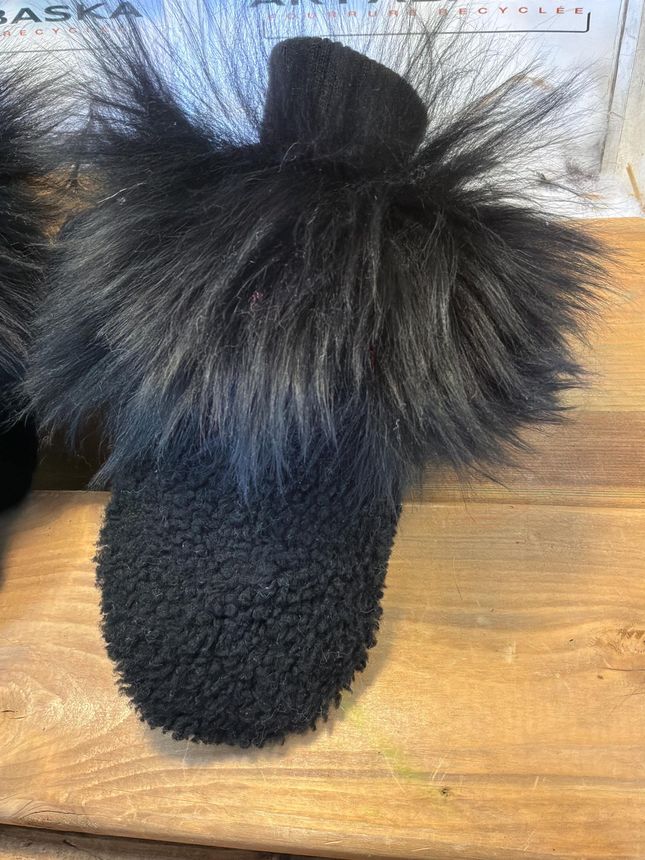 Mitaines de ville Small Antoinette en fourrure recyclée – Faites à la main au Québec – Légères, élégantes, confort urbain La panthère noire