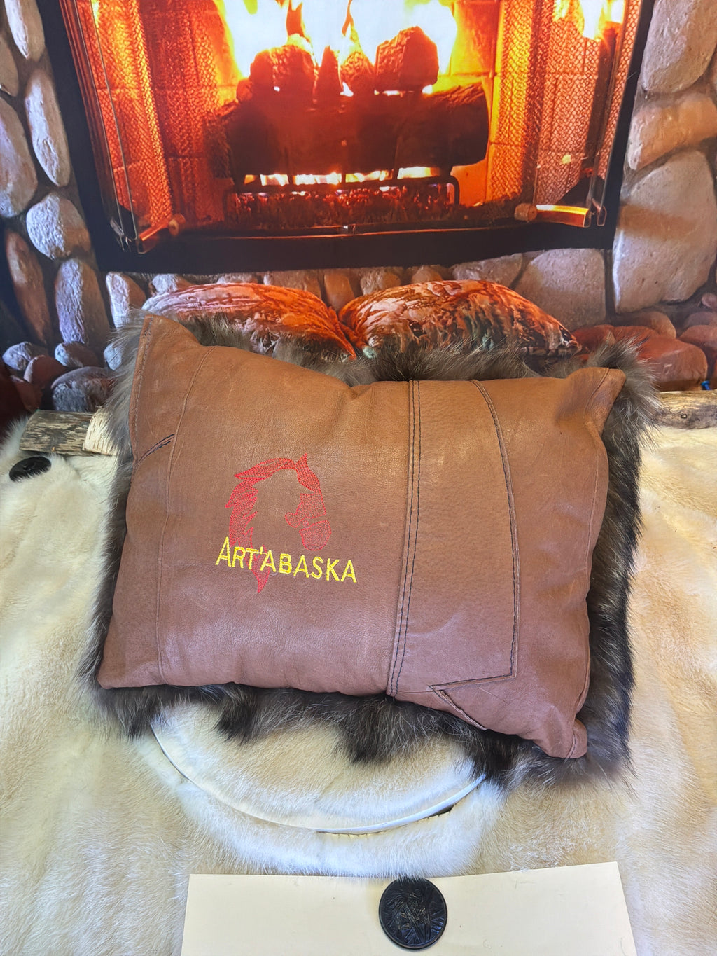 Coussin décoratif Rachel en fourrure recyclée de Chat Sauvage