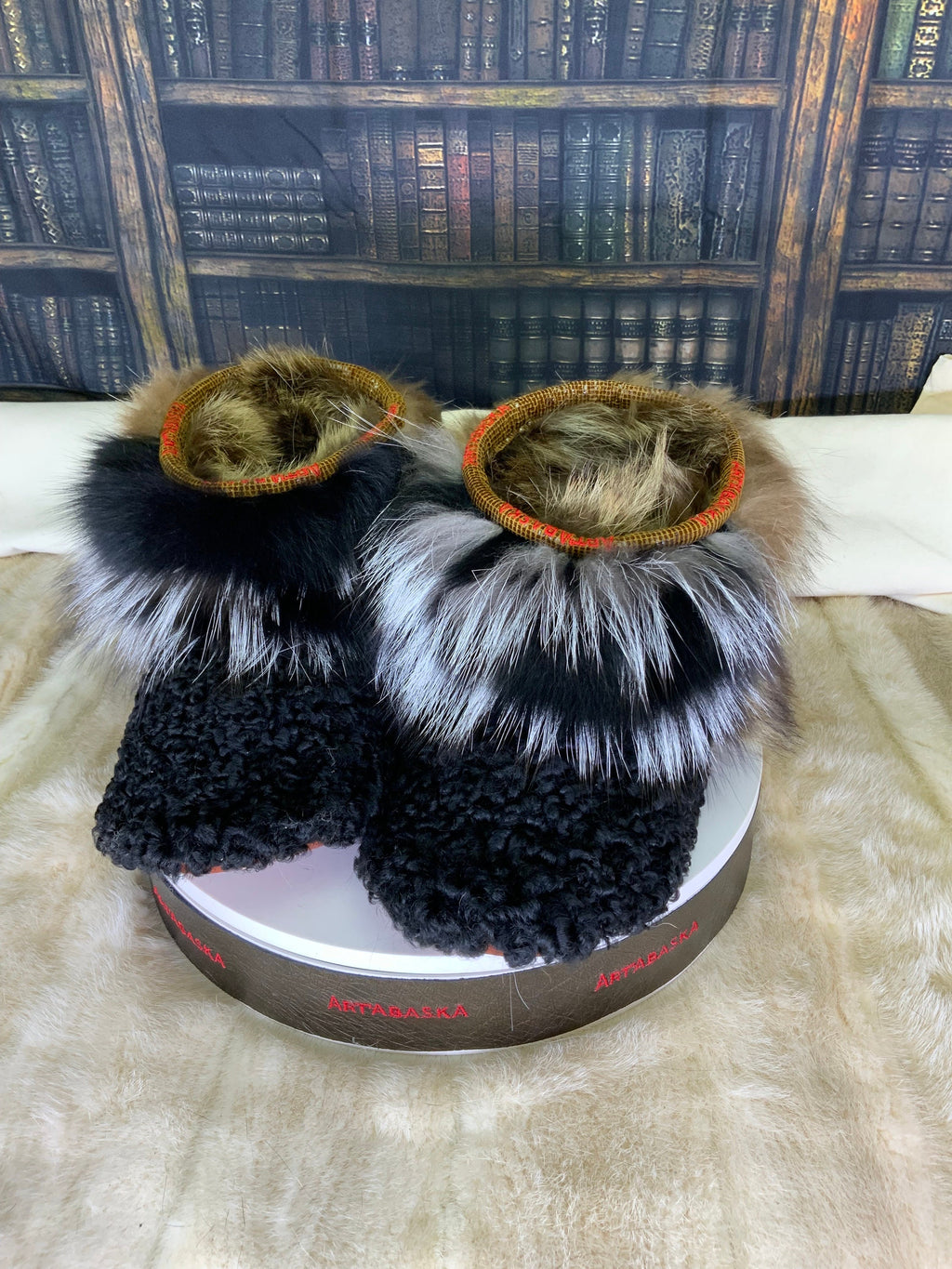Mocassin d’intérieur homme Les Nicole – pointure 10 – mouton de Perse & raton recyclés – patchwork renard – fait à la main au Québec