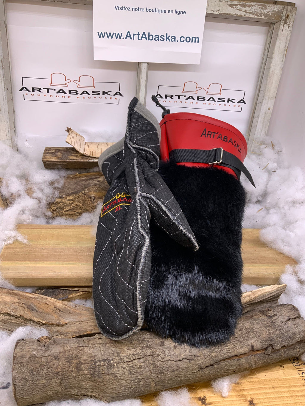 Mitaines Hélèna X Large – Fourrure de lapin noir recyclé et cuir rouge vibrant Québec fait à la main pièce unique