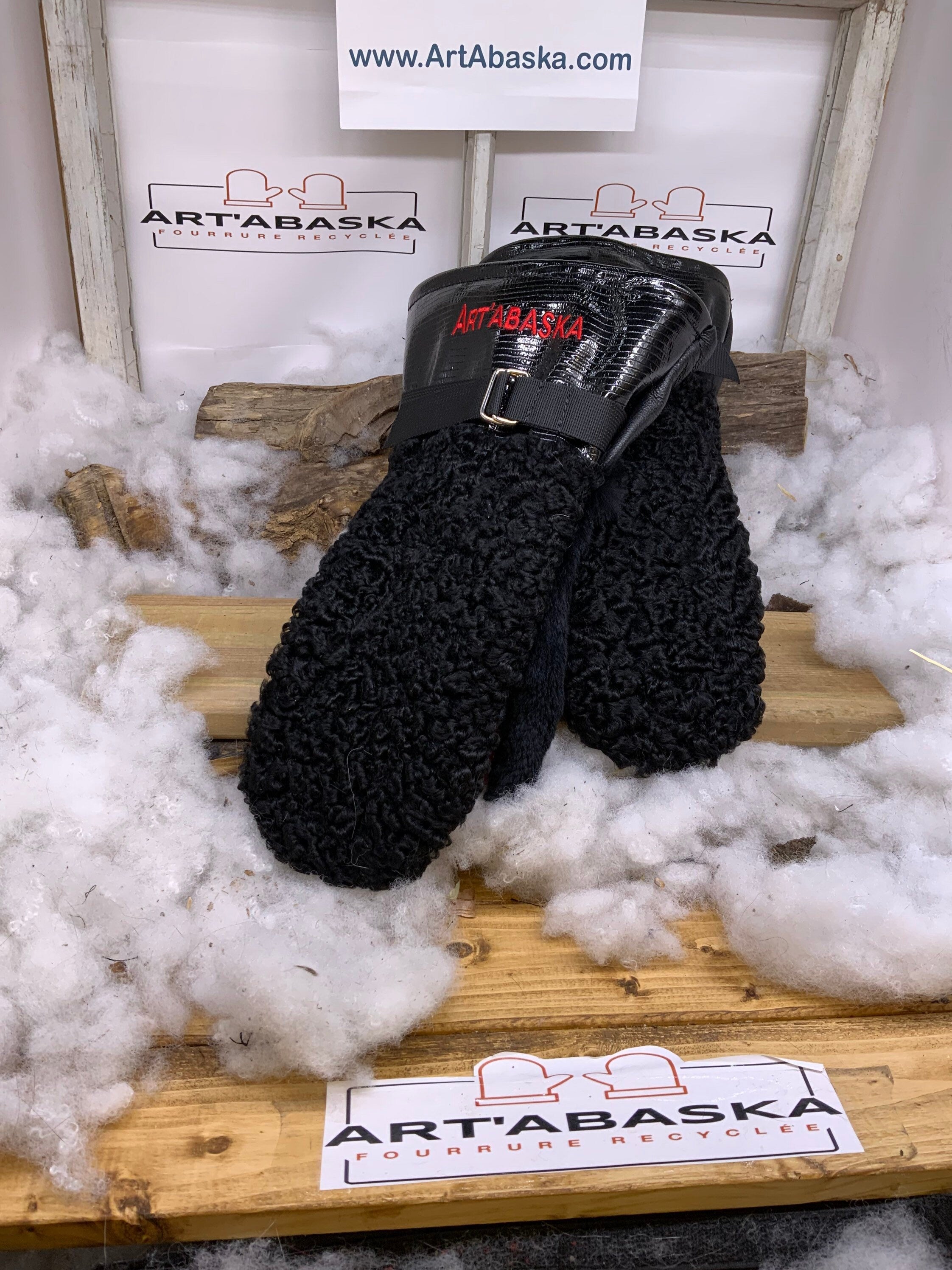 Mitaines XL Maria – Mouton de Perse & lapin noir, cuir recyclé noir/rouge, intérieur amovible feutre polar, fait à la main Québec