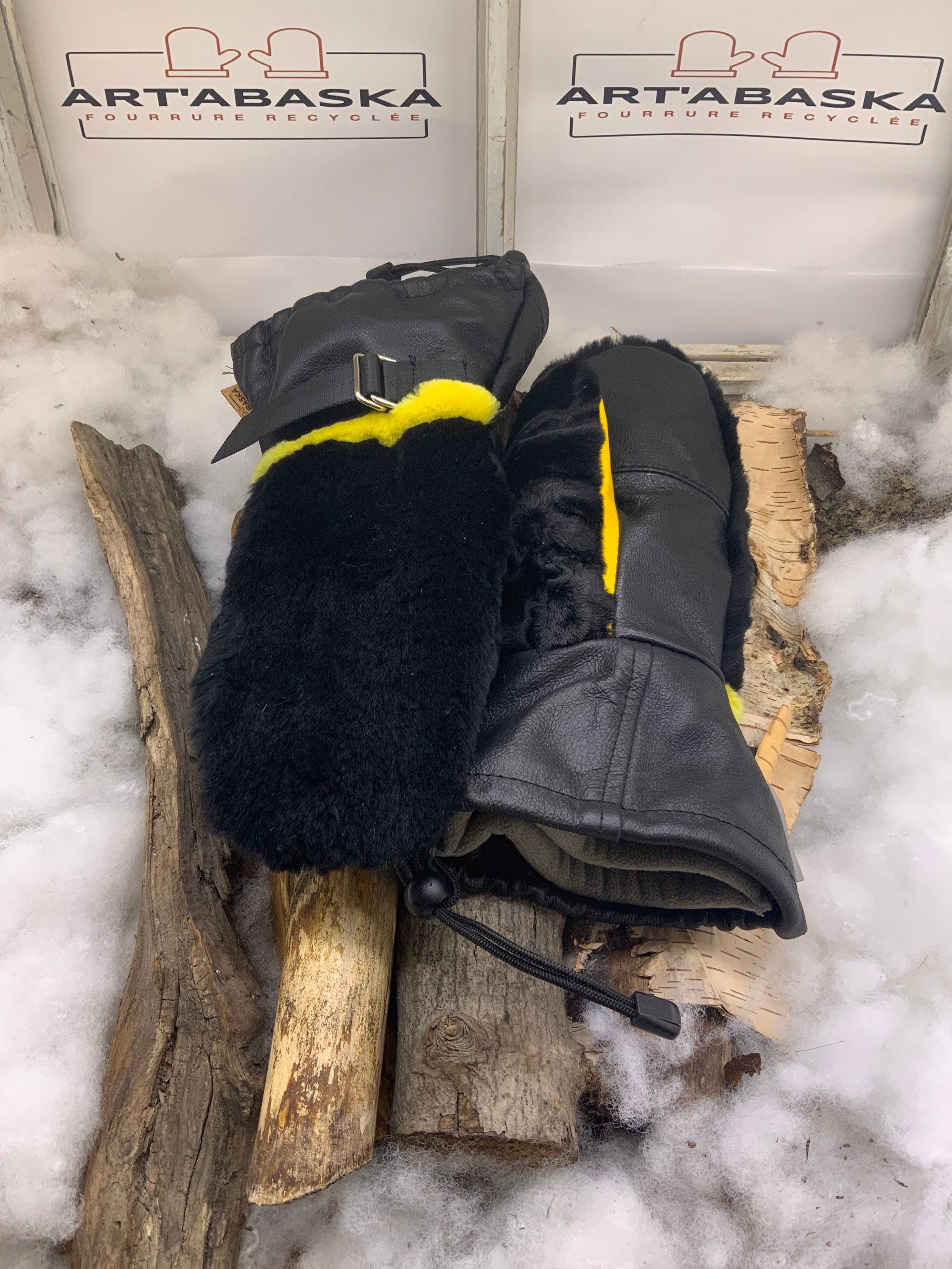 Mitaines Léonie Small – Édition limitée, fourrures recyclées vison, agneau et renard jaune, cuir noir et jaune, fait à la main Québec