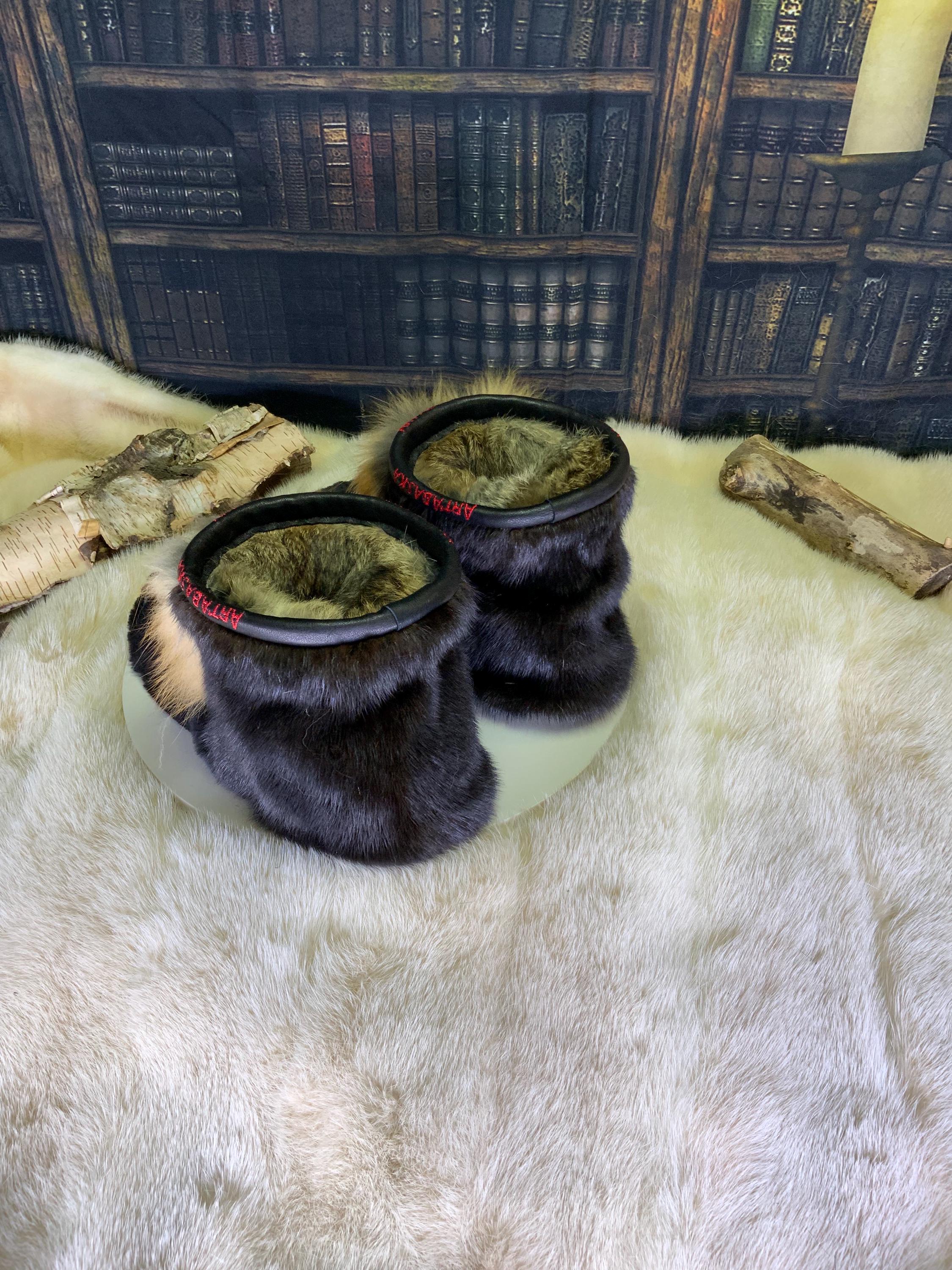 Mocassins d’intérieur Laurraine pour femme 7 en castor rasé brun naturel recyclé, vison recyclé et renard roux recyclé – faits à la main au Québec, chauds, respirants, confort de luxe, pièce unique Art’Abaska 💕