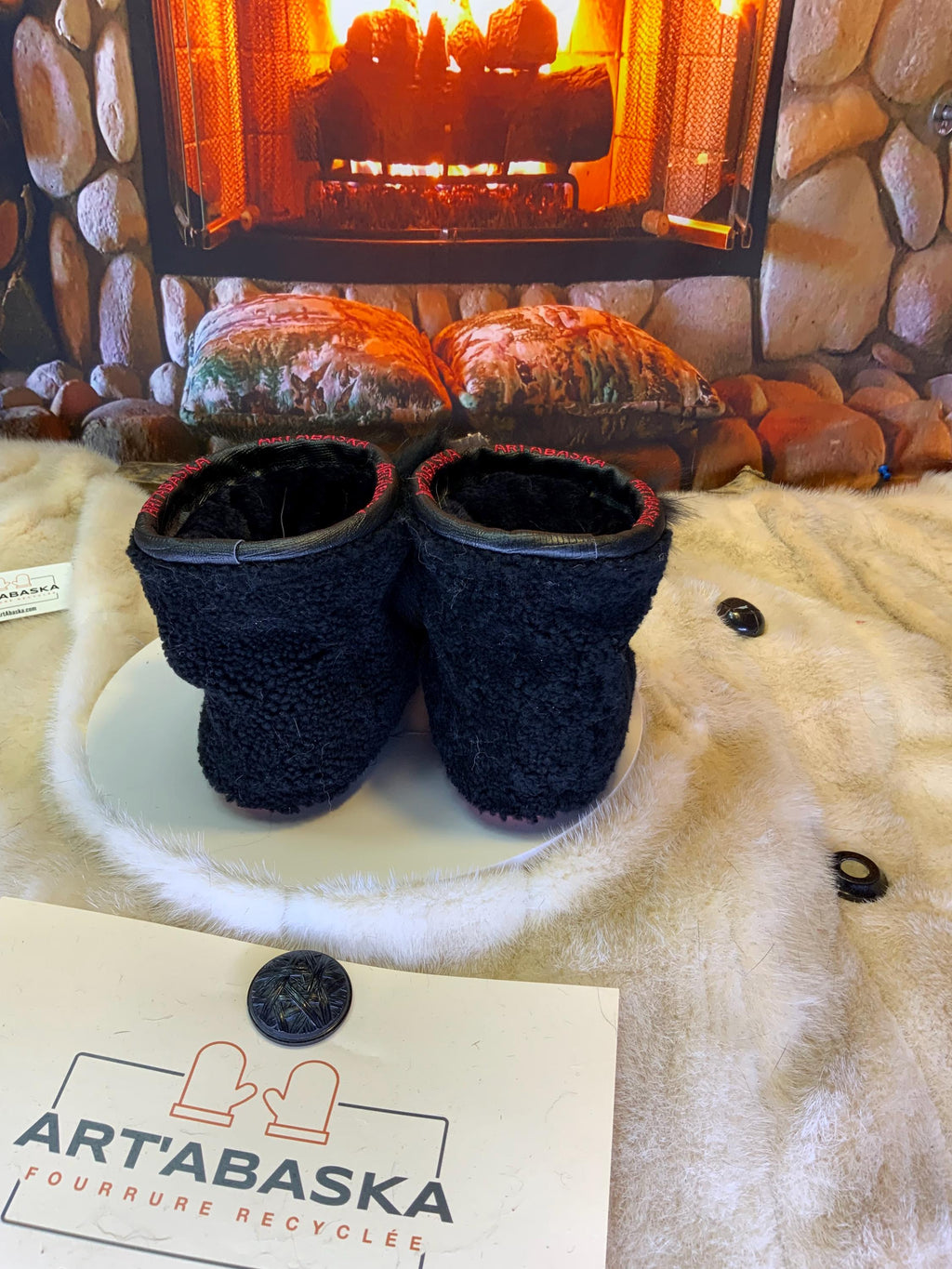 Mocassins d’intérieur Judith – 7 femme – cuir italien noir brodé mandala coloré & patchwork de renards recyclés, pièce unique du Québec 🎨✨