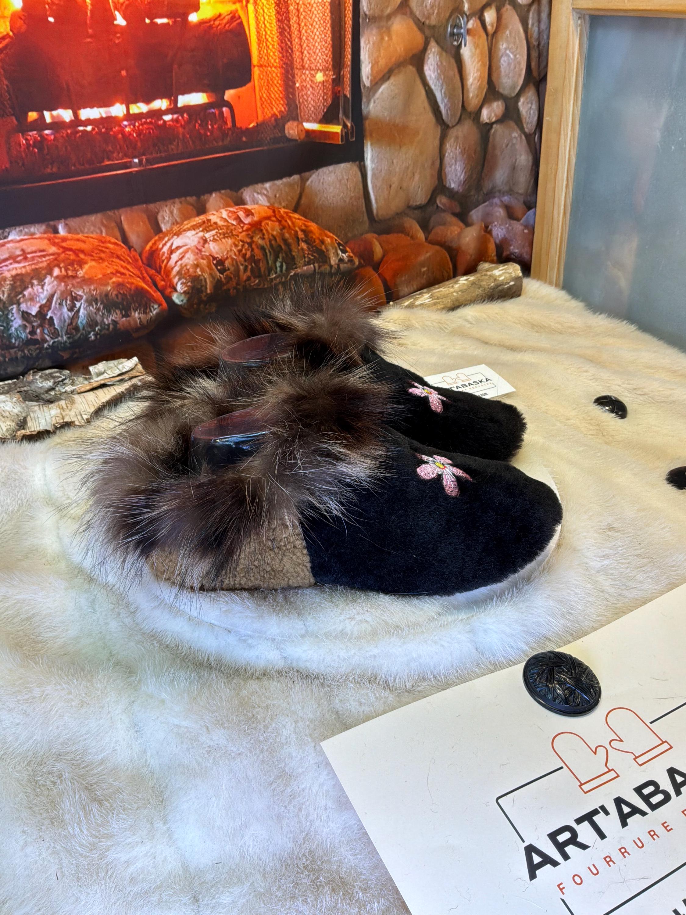 Slipper Marcelle pointure 7 femme – Sherling italien & cuir recyclé, pièce unique faite à la main au Québec Édition Brodée