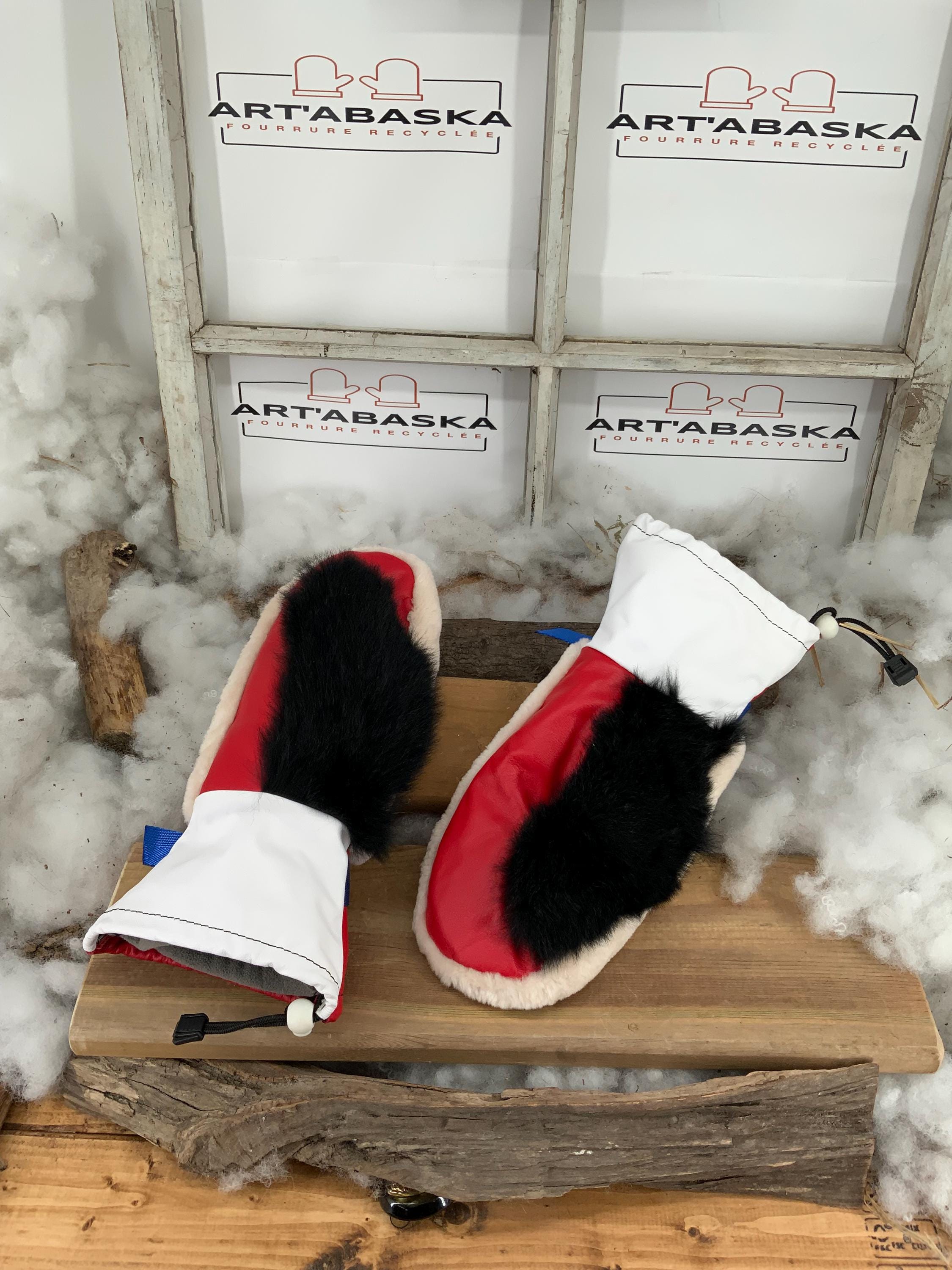 Mitaines Céline Small – Cuir & fourrures recyclées bleu-blanc-rouge, doublure amovible, pièce unique faite à la main Québec