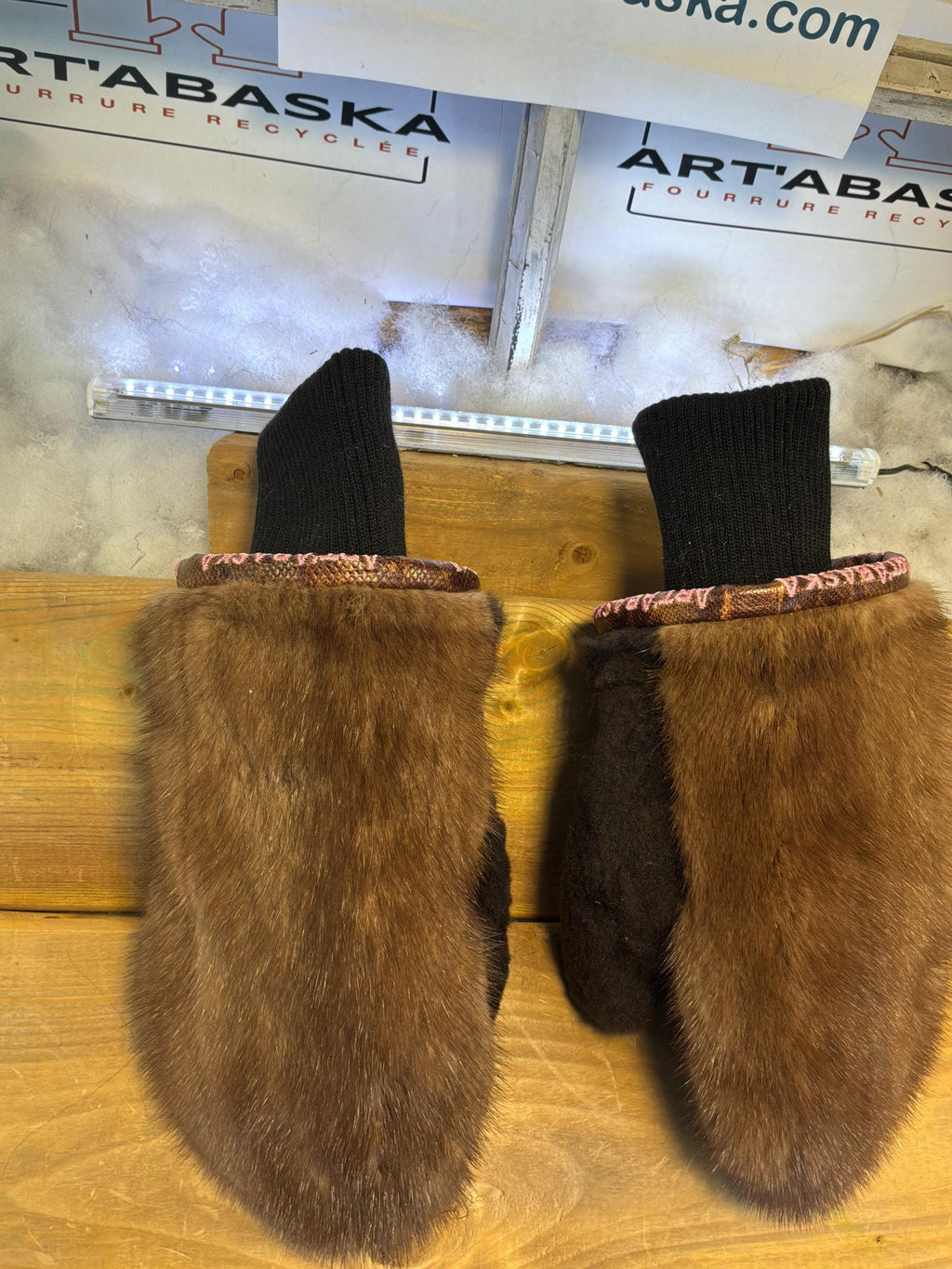 Mitaines de ville Medium Gisèle en fourrure recyclée – Faites à la main au Québec – Légères, élégantes, confort urbain – ArtAbaska