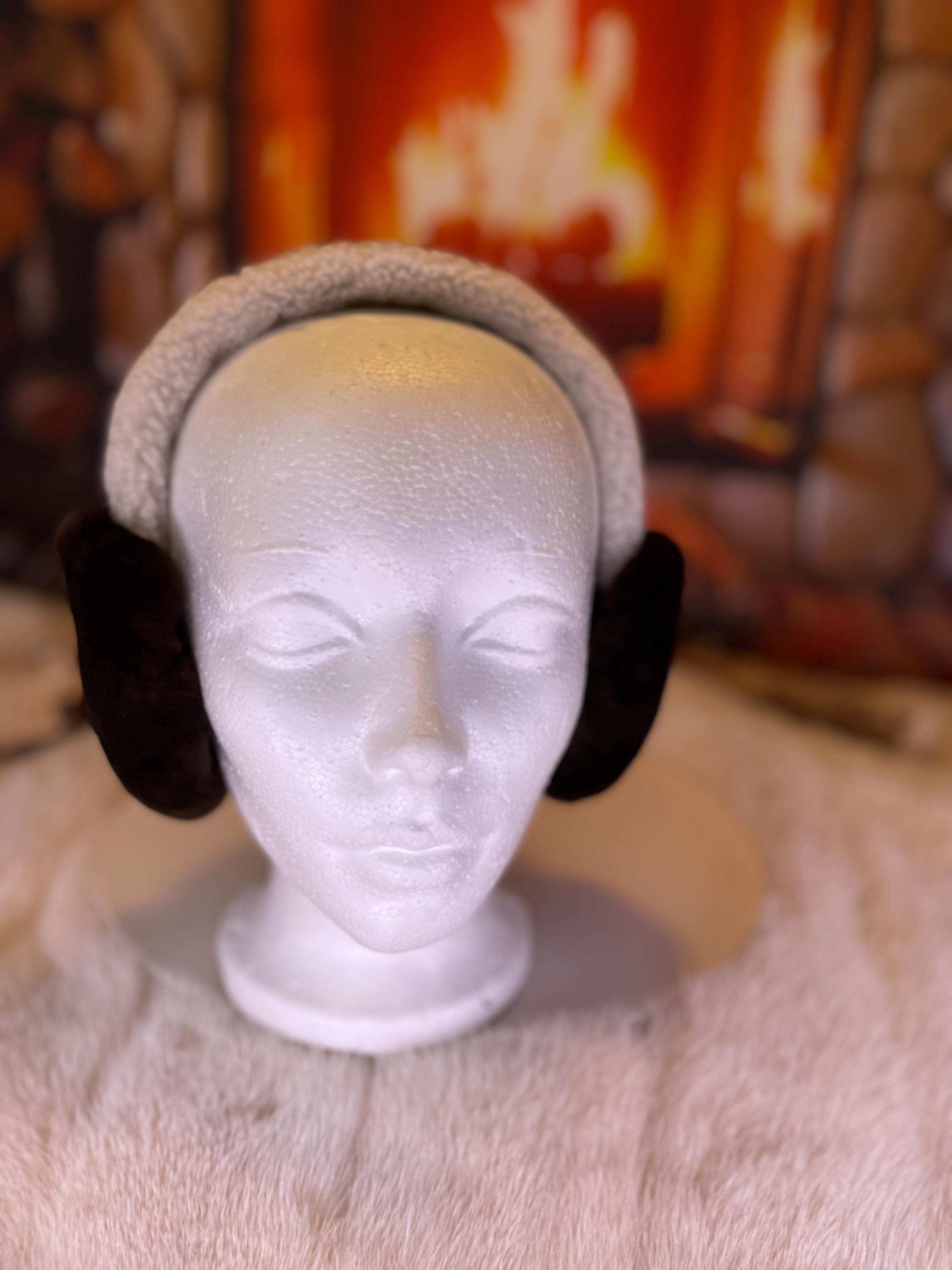 Cache-Oreilles tout en fourrure recyclée édition Castor rasé brun naturel recyclé et mouton rasé sur la tête  Les Laurette