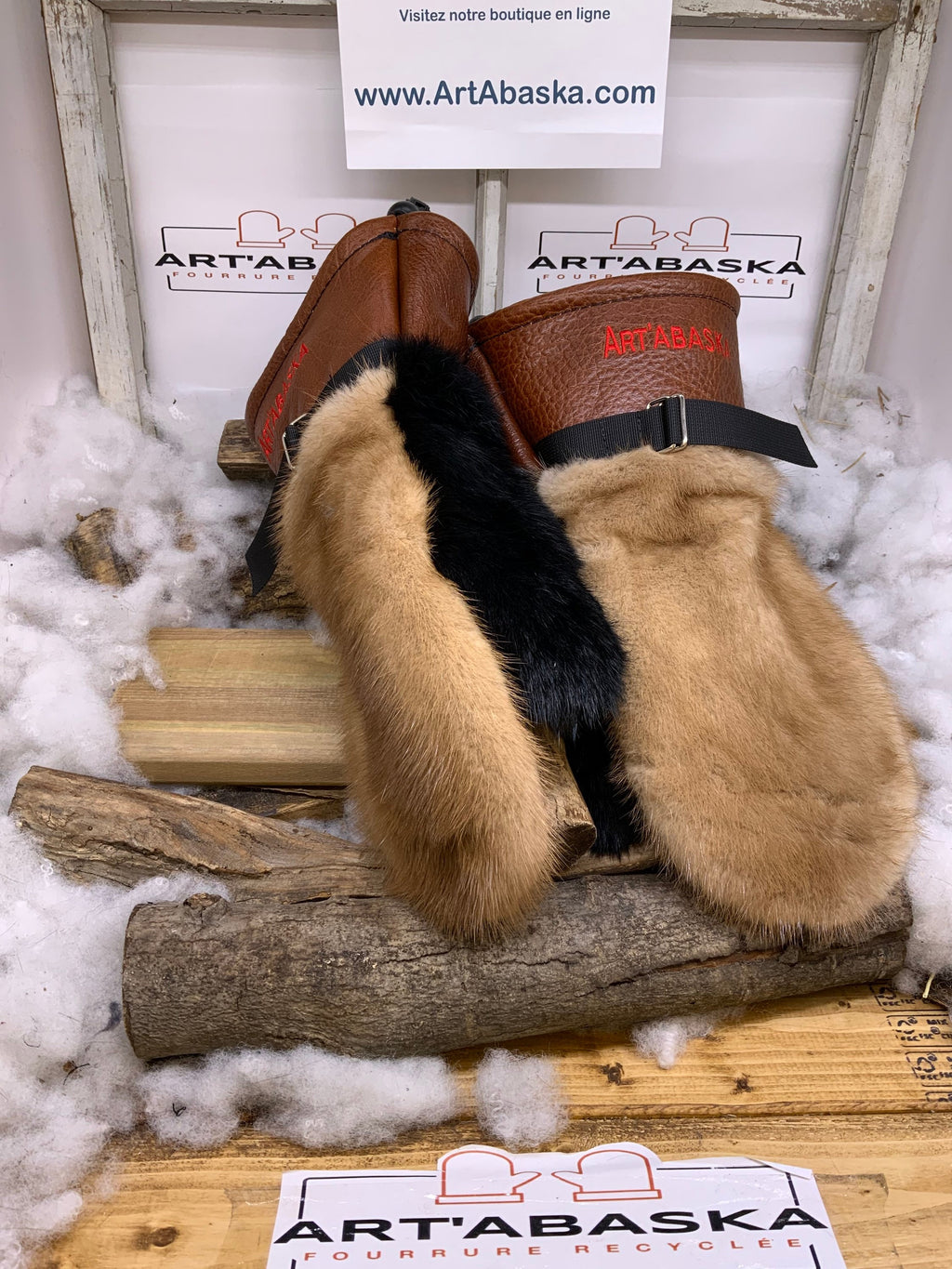 Mitaines Ernestine XL – Vison beige creme & lapin noir recyclés, cuir brun vieilli, fait à la main, pièce unique Québec