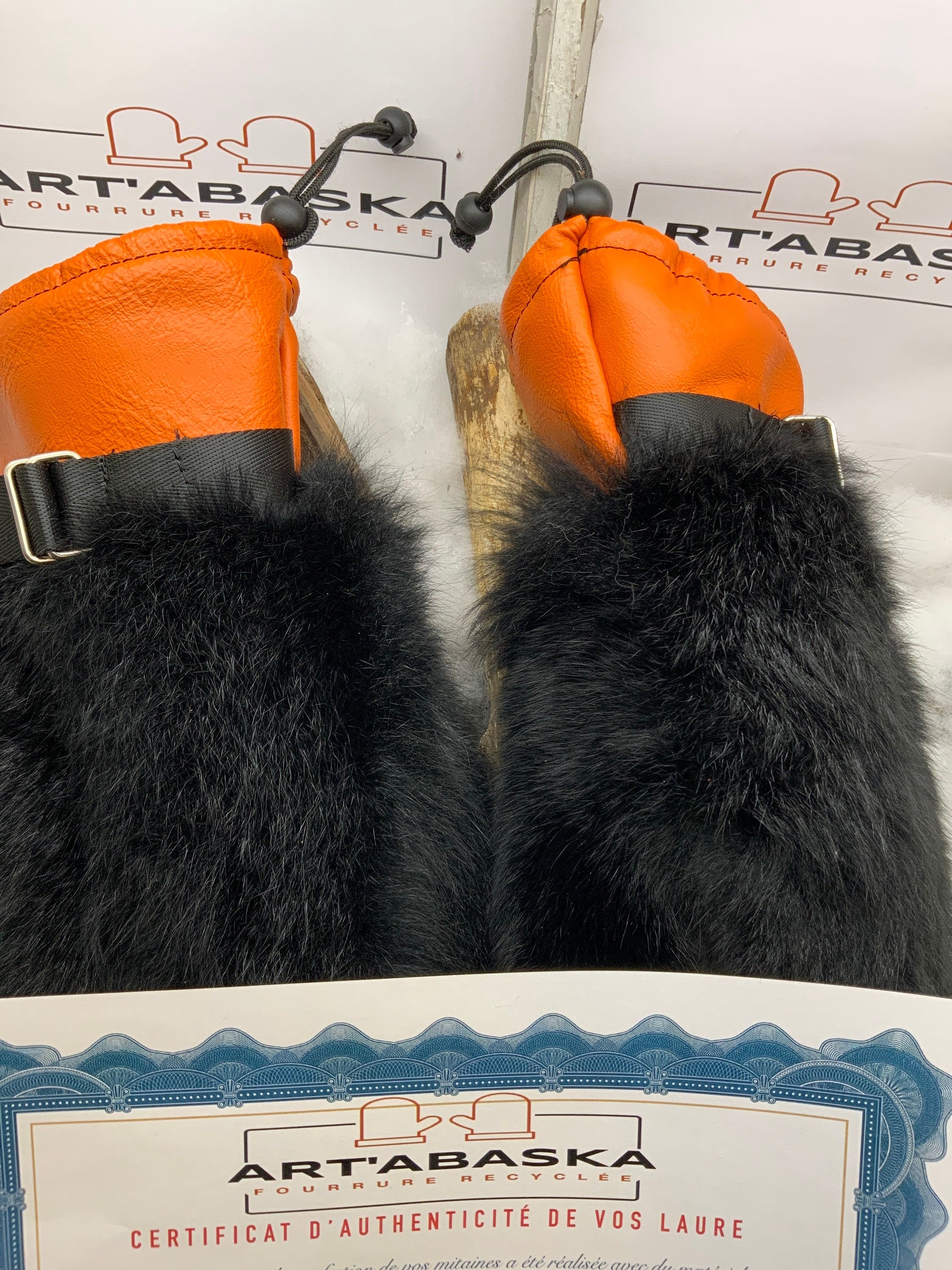 Mitaines Laure Large opossum noir cuir orange et noir couture contrastée ArtAbaska fait à la main Québec