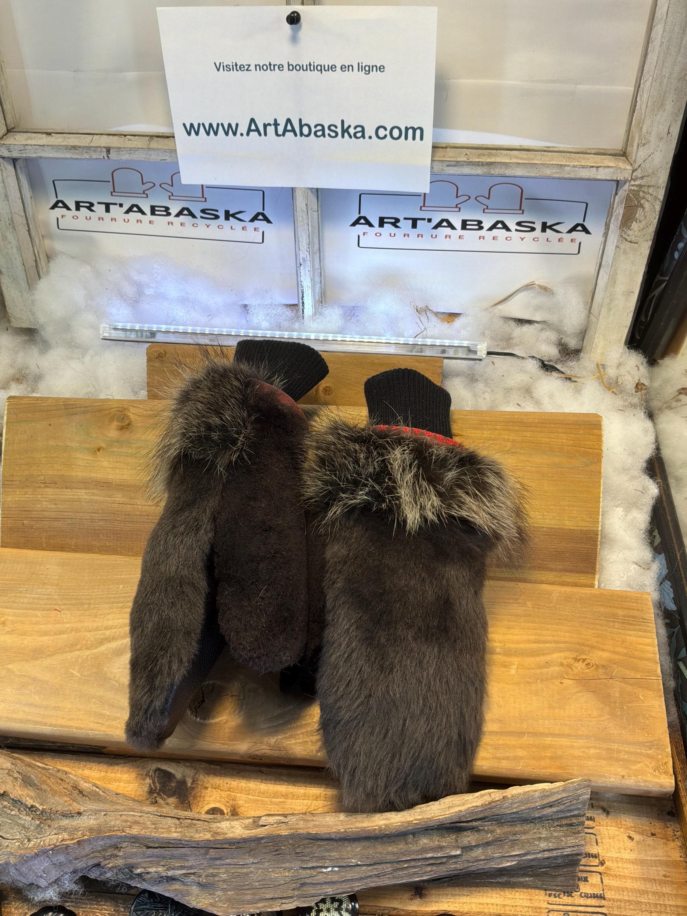 Mitaines de ville Medium Suzanne en fourrure recyclée – Faites à la main au Québec – Légères, élégantes, confort urbain – ArtAbaska