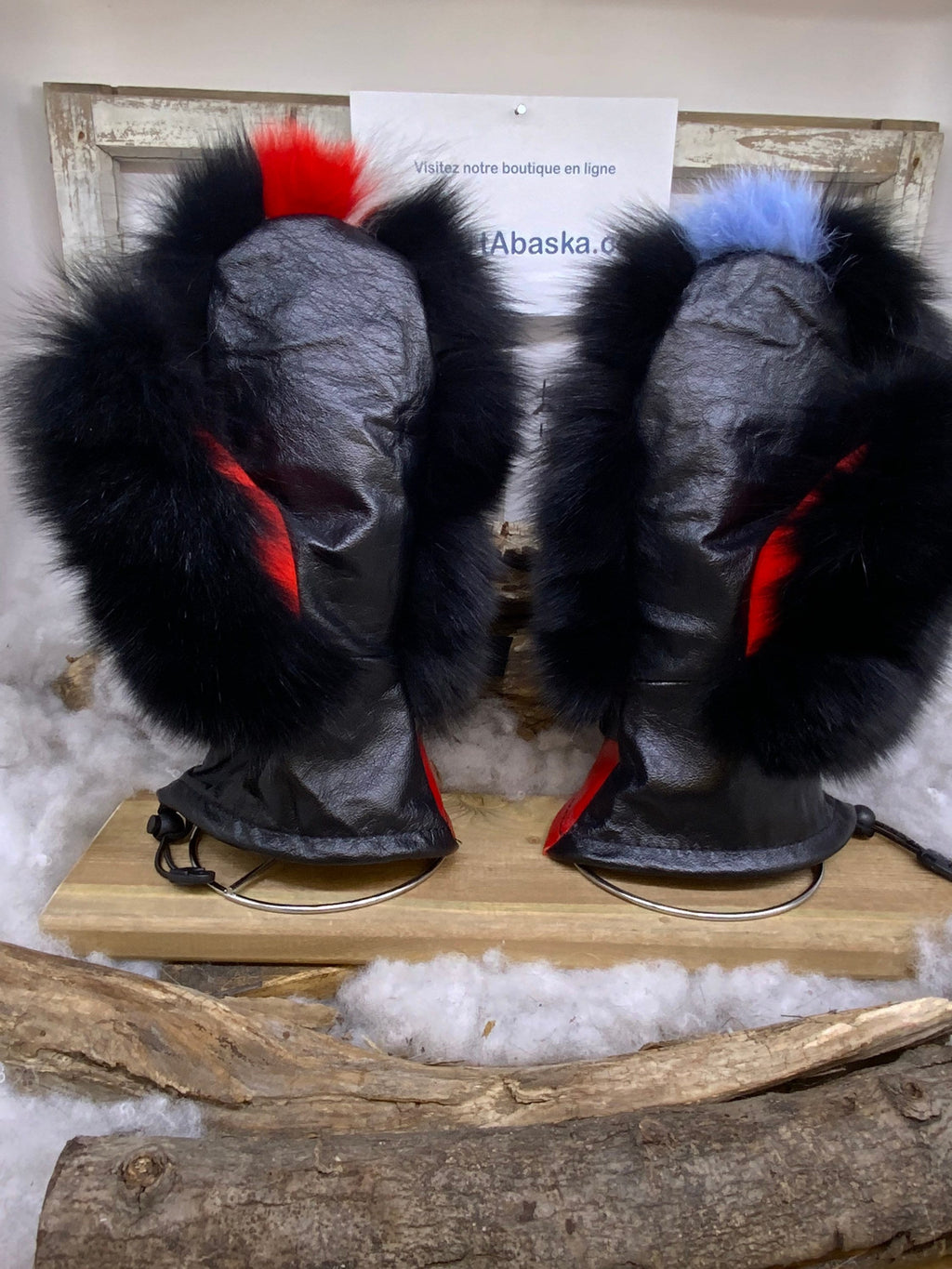 Mitaines Les Rachel – Médium – patchwork de renard recyclé, cuir rouge et noir, fait à la main au Québec