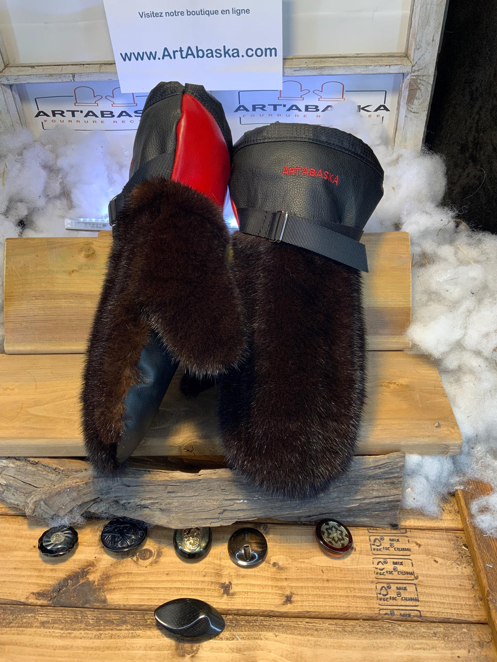 Mitaines hiver vison naturel & cuir italien rouge-noir | Mitaines fourrure recyclée fait à la main Québec | Modèle Alice X-Large