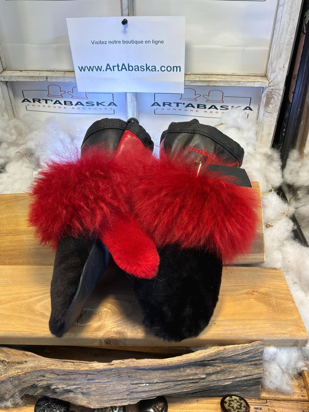 Mitaines Jacqueline Medium mouton rasé noir - rouge vif recyclé, cuir italien noir & rouge pompier, pièce unique faite à la main Québec