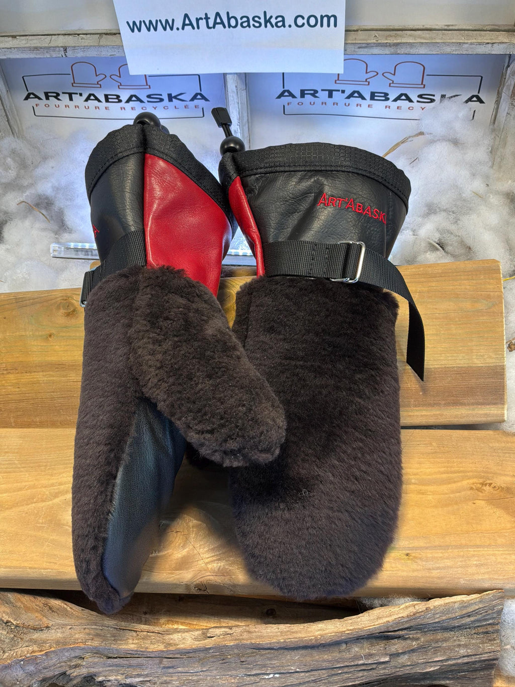 Mitaines Solange Medium mouton rasé brun recyclé, cuir italien noir & rouge pompier, pièce unique faite à la main au Québec