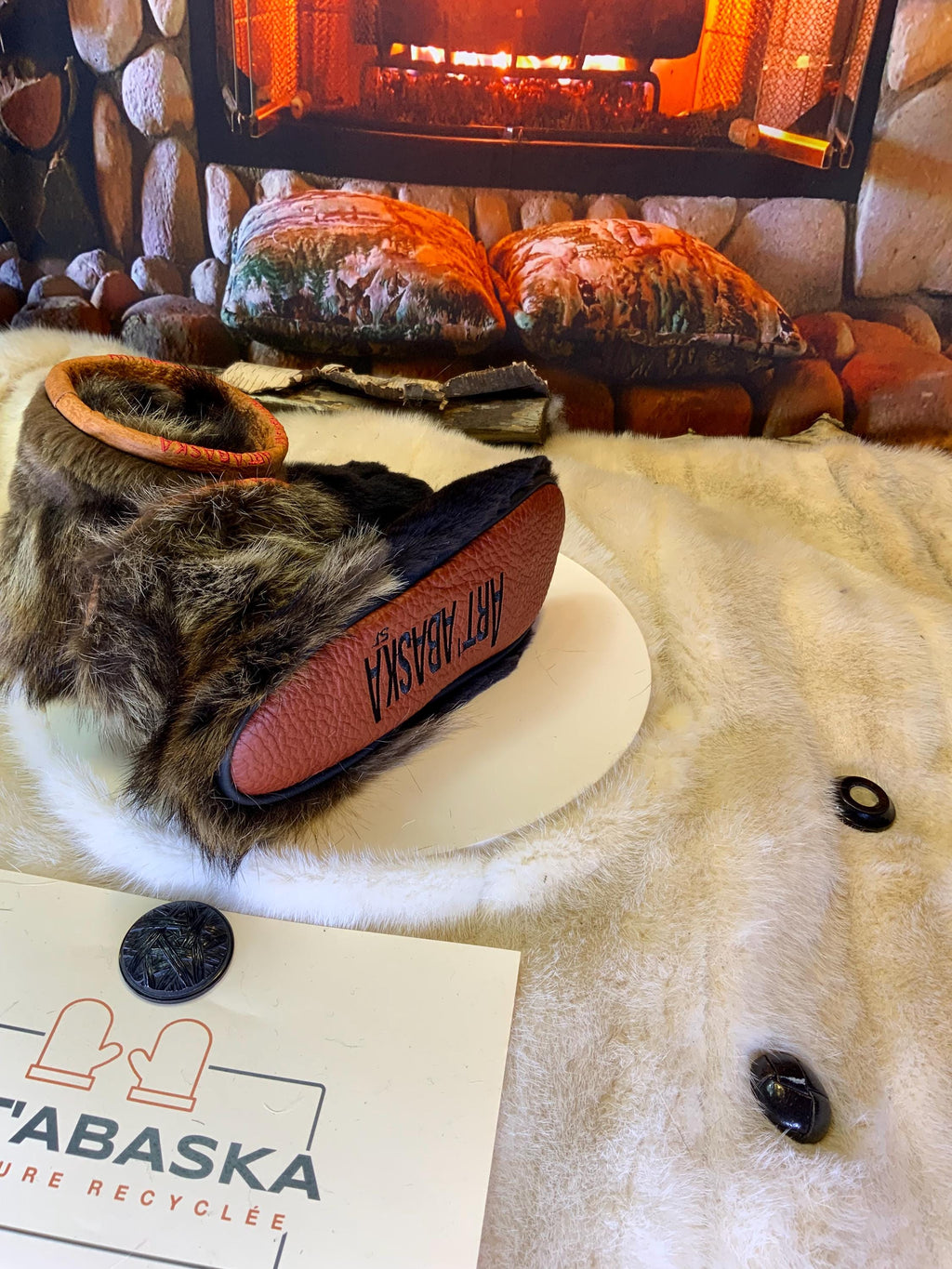 Mocassins d’intérieur Nicole – 5 femme – édition tout en fourrure recyclée en castor & raton, semelle brune, faits à la main au Québec ✨🤎
