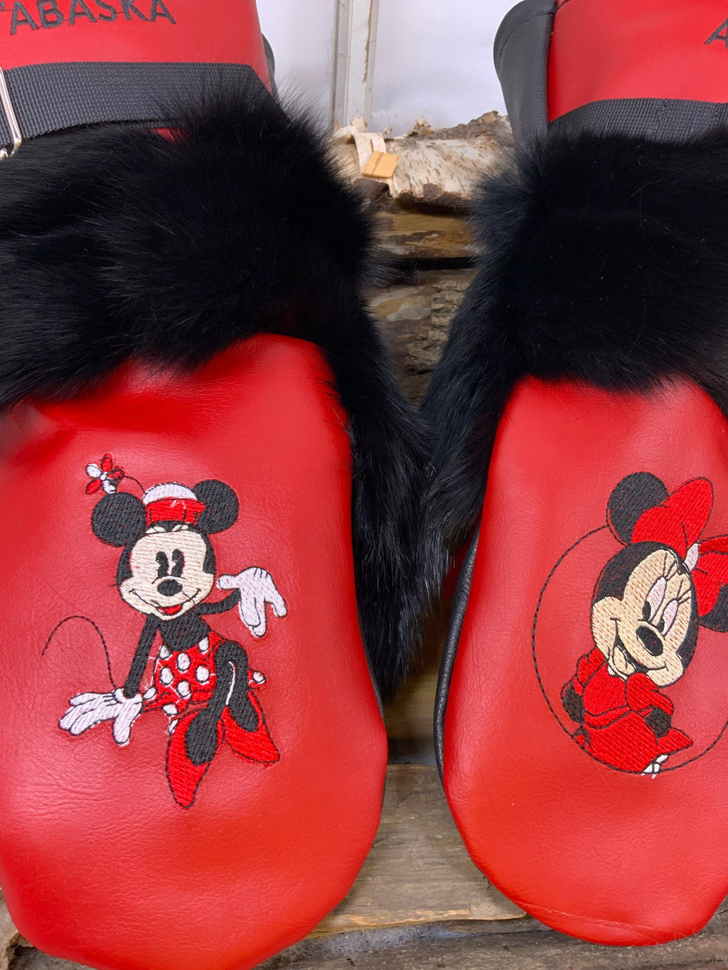 Mitaines Marie-Rose X-Large Édition Minnie Mouse cuir rouge noir fourrure renard et lapin recyclés Disney artisanal Québec