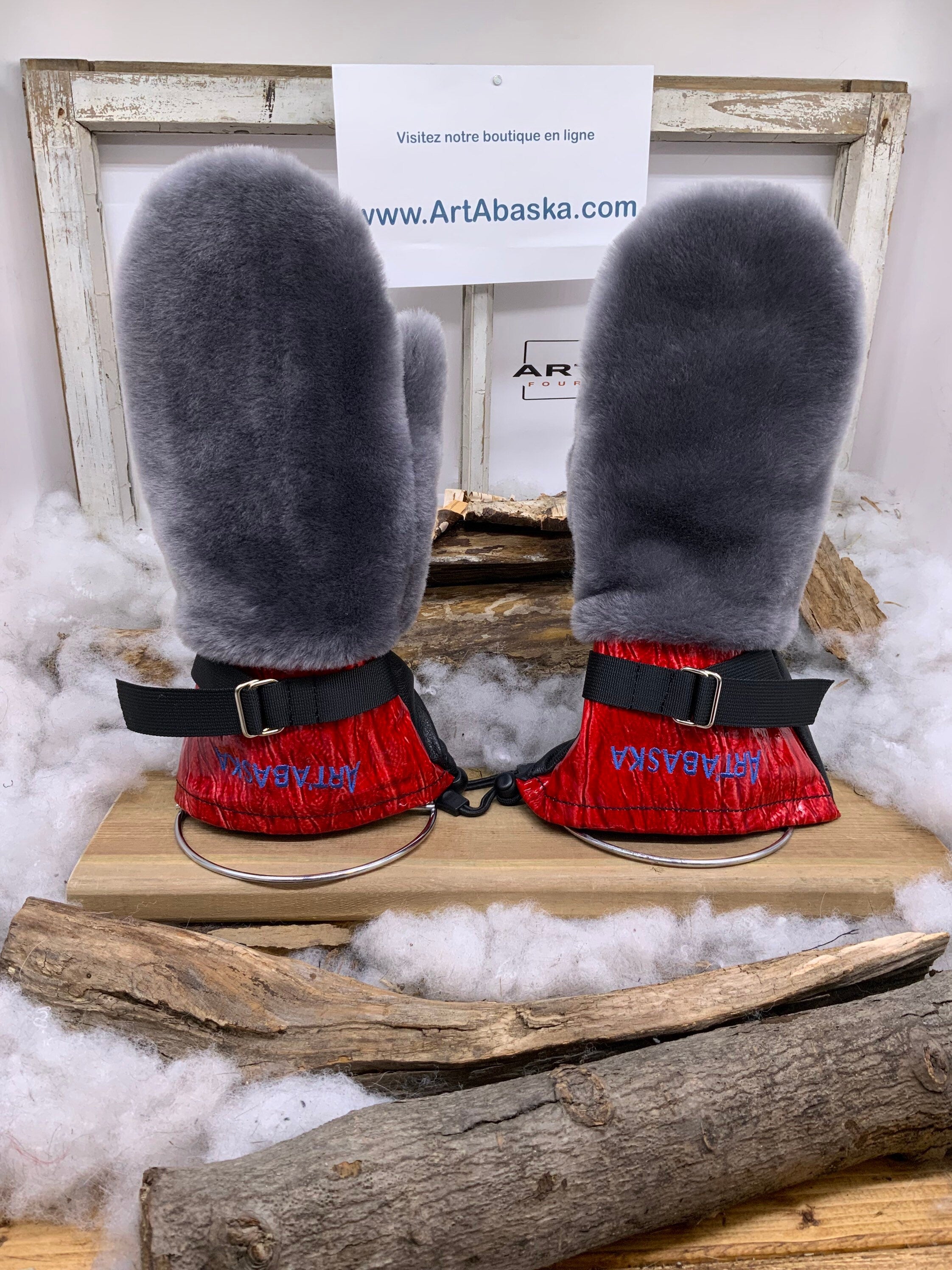 Mitaines Léontine Large mouton rasé gris bleu cuir noir rouge embossé ArtAbaska fait à la main Québec