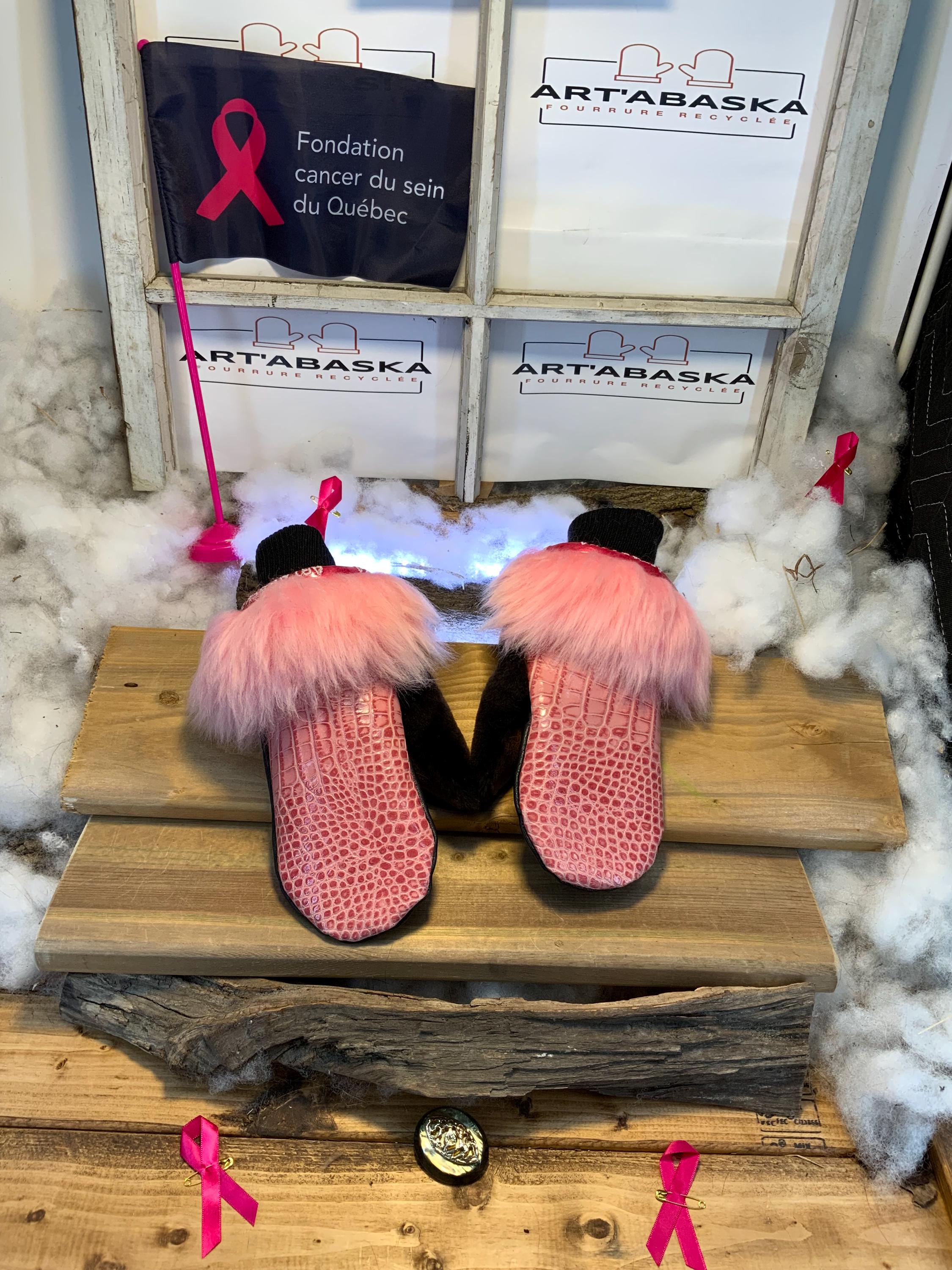 Mitaines de ville Antoinette faites à la main au Québec en fourrure recyclée avec cuir texturé rose grandeur Large