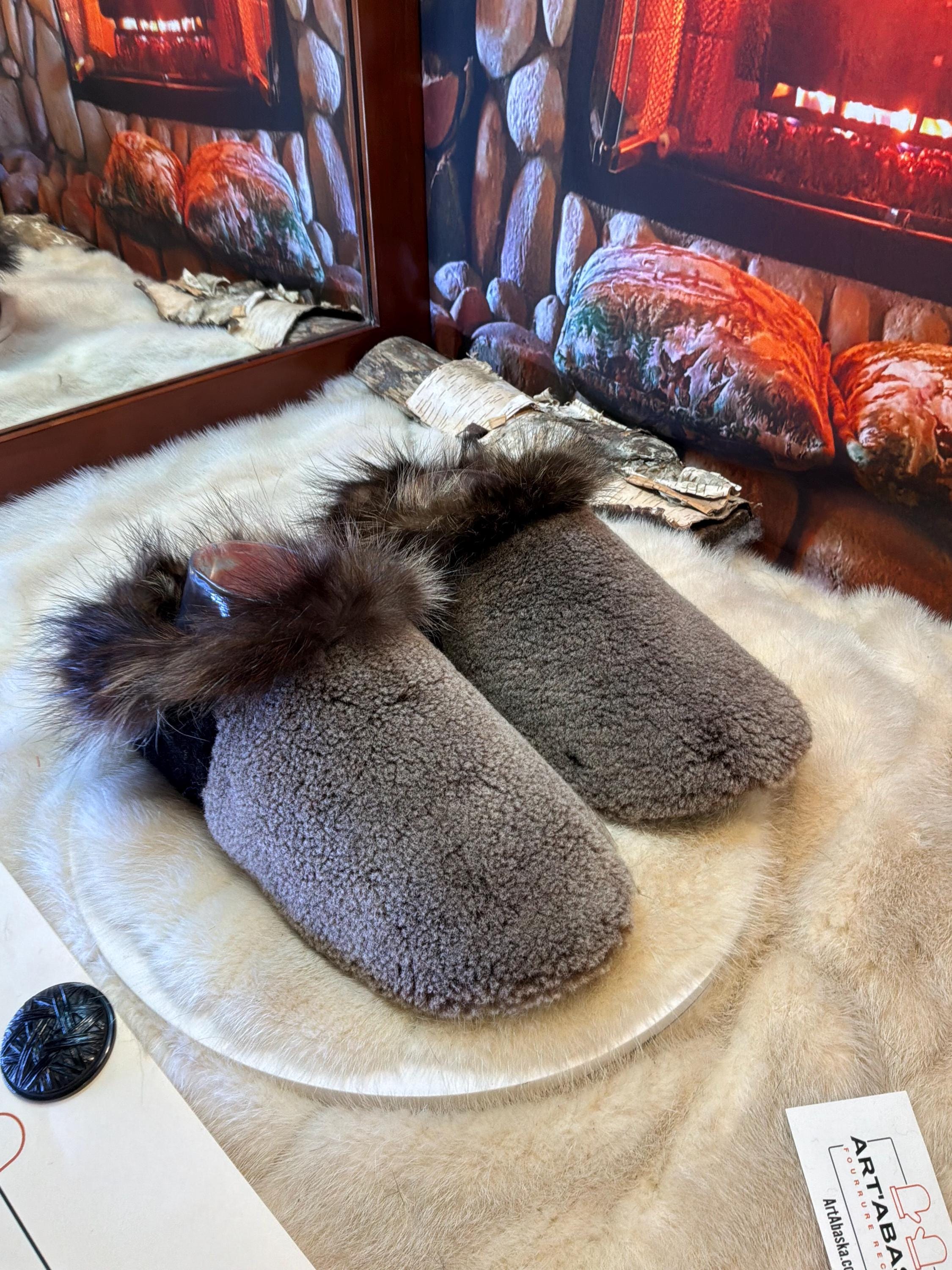 Slipper Yolande pointure 7 femme – Sherling italien & cuir recyclé, pièce unique faite à la main au Québec