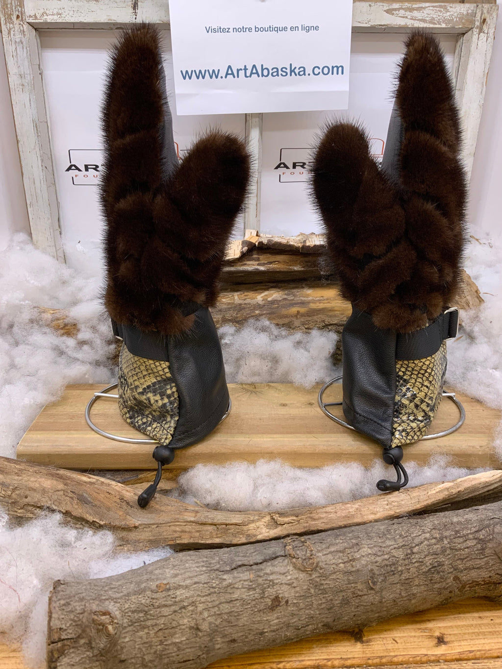 Mitaines Alice Large vison brun chevrons cuir noir et serpent recyclé broderie ArtAbaska fait main Québec pièce unique artisanale