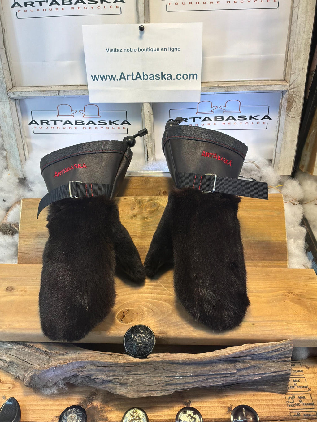 Mitaines Alice Small vison recycle brun mouton rase cuir italien noir faites a la main Quebec modèle classique intemporel