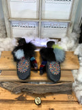 Mitaines de ville Antoinette faites à la main au Québec en fourrure recyclée patchwork avec broderie mandala artistique grandeur Medium