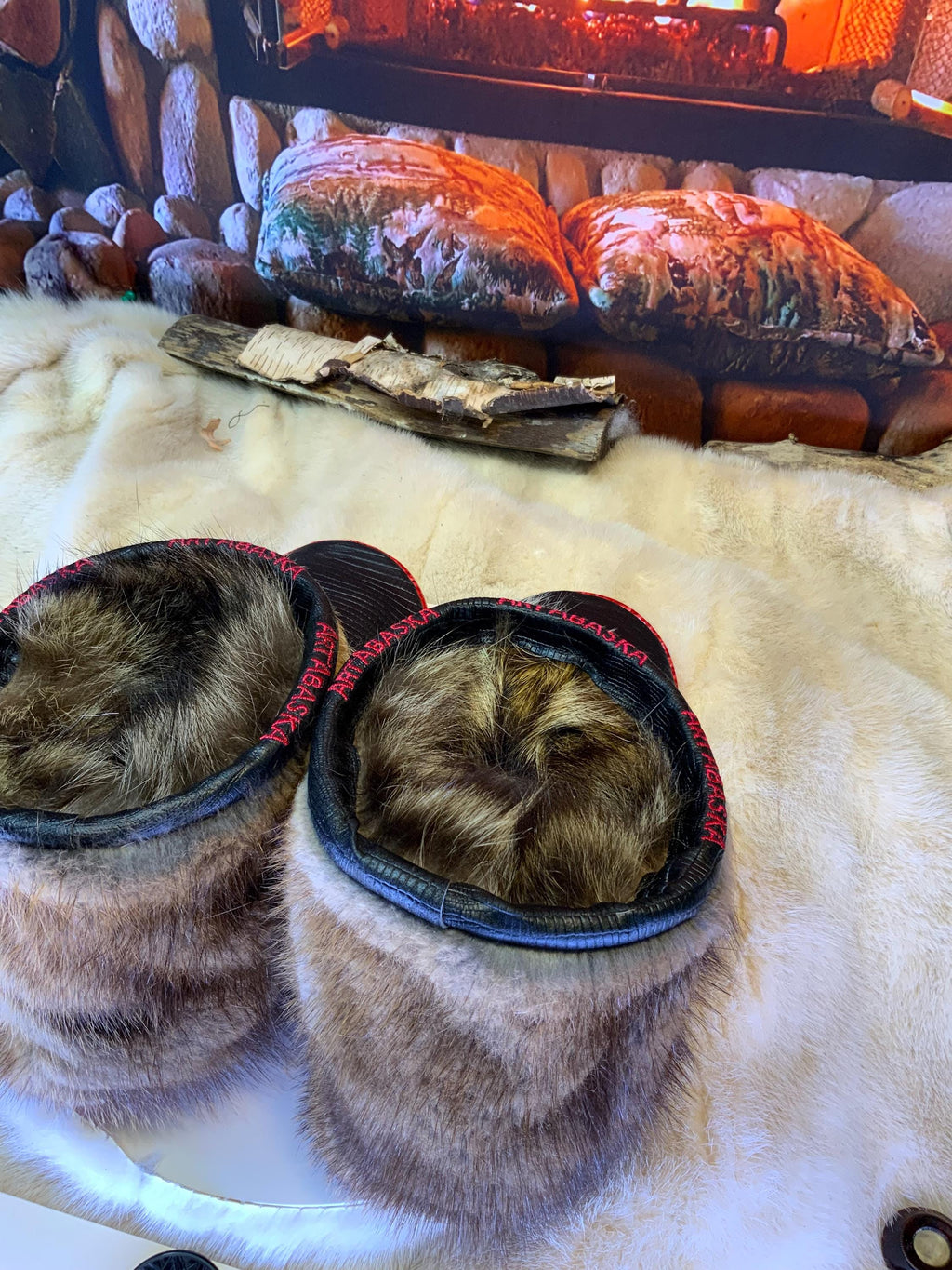 Mocassin d’intérieur Les Armandes – pointure 10 homme – pantoufles artisanales cuir serpent & fourrure recyclée – fait à la main au Québec