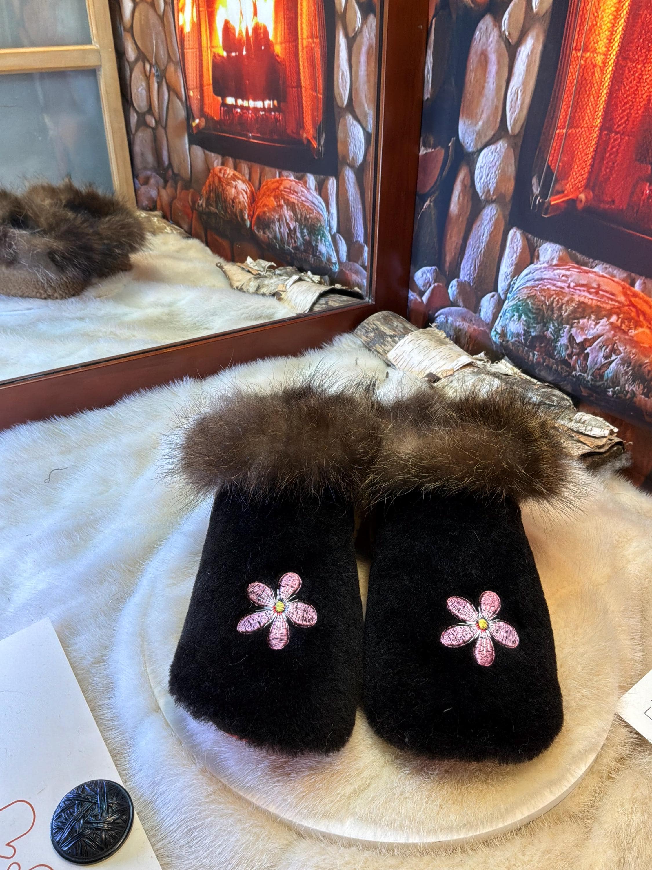 Slipper Marcelle pointure 8 femme – Sherling italien & cuir recyclé, pièce unique faite à la main au Québec Édition Brodée
