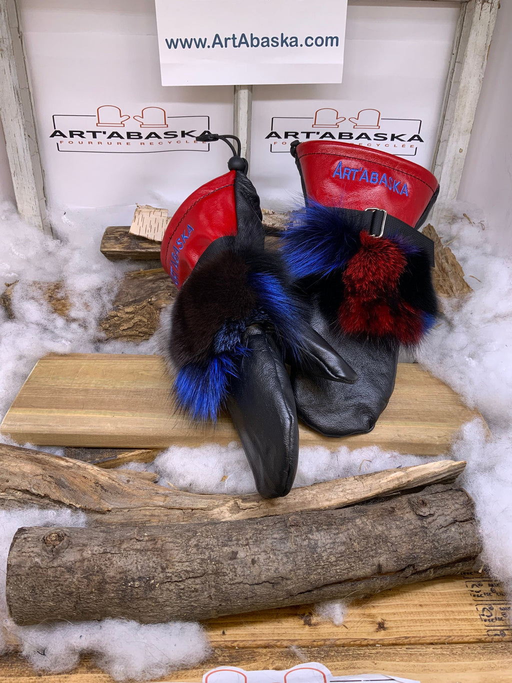 Mitaines Les Lucie – Medium, cuir noir et rouge recyclé, fourrure de renard patchwork, fait à la main au Québec