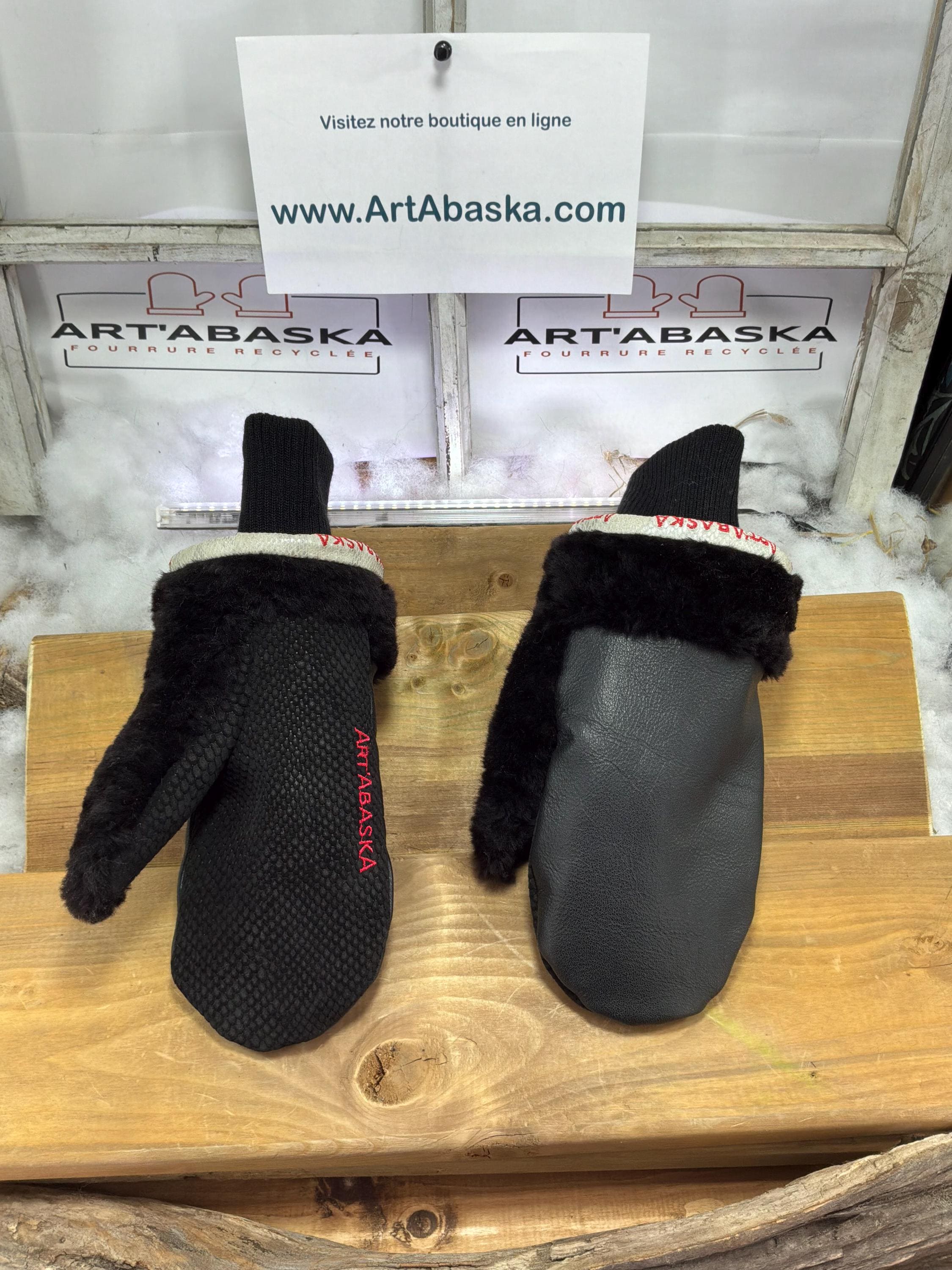 Mitaines de ville Medium Yvette en fourrure recyclée – Faites à la main au Québec – Légères, élégantes, confort urbain – ArtAbaska