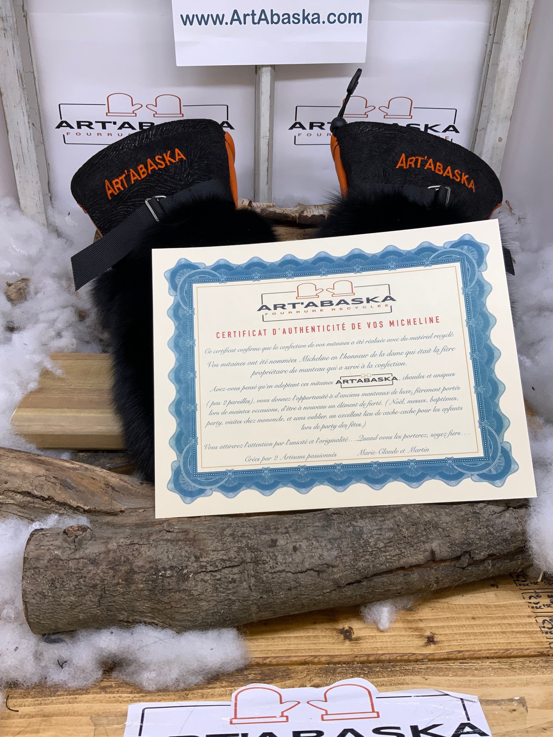 Mitaines Micheline XL – Patchwork de renard noir & lapin orange, cuir orangé/noir, broderie florale, fait à la main, Québec