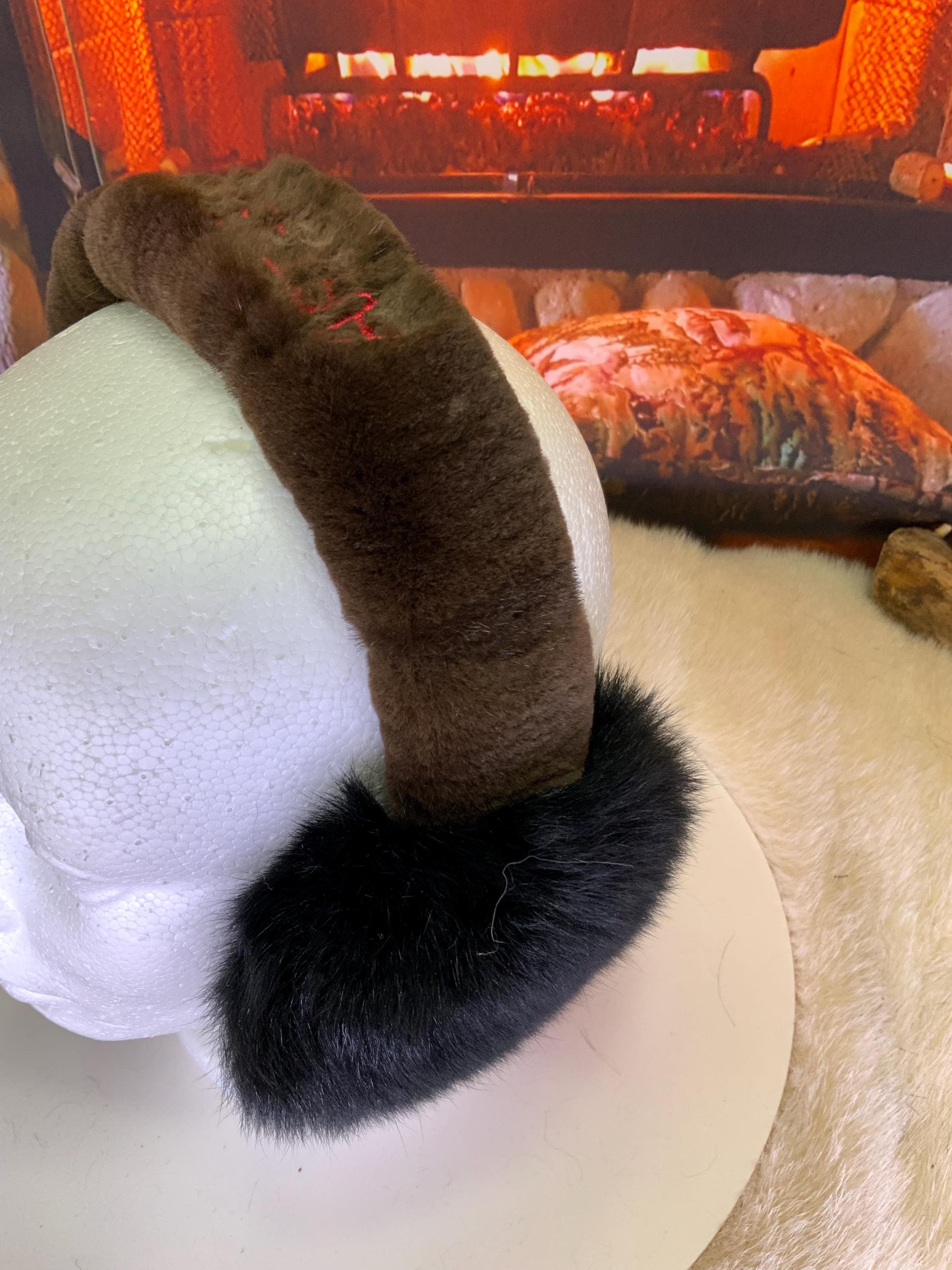 Cache-Oreilles tout en fourrure recyclée édition Opossum noir naturel recyclé Les Danielle