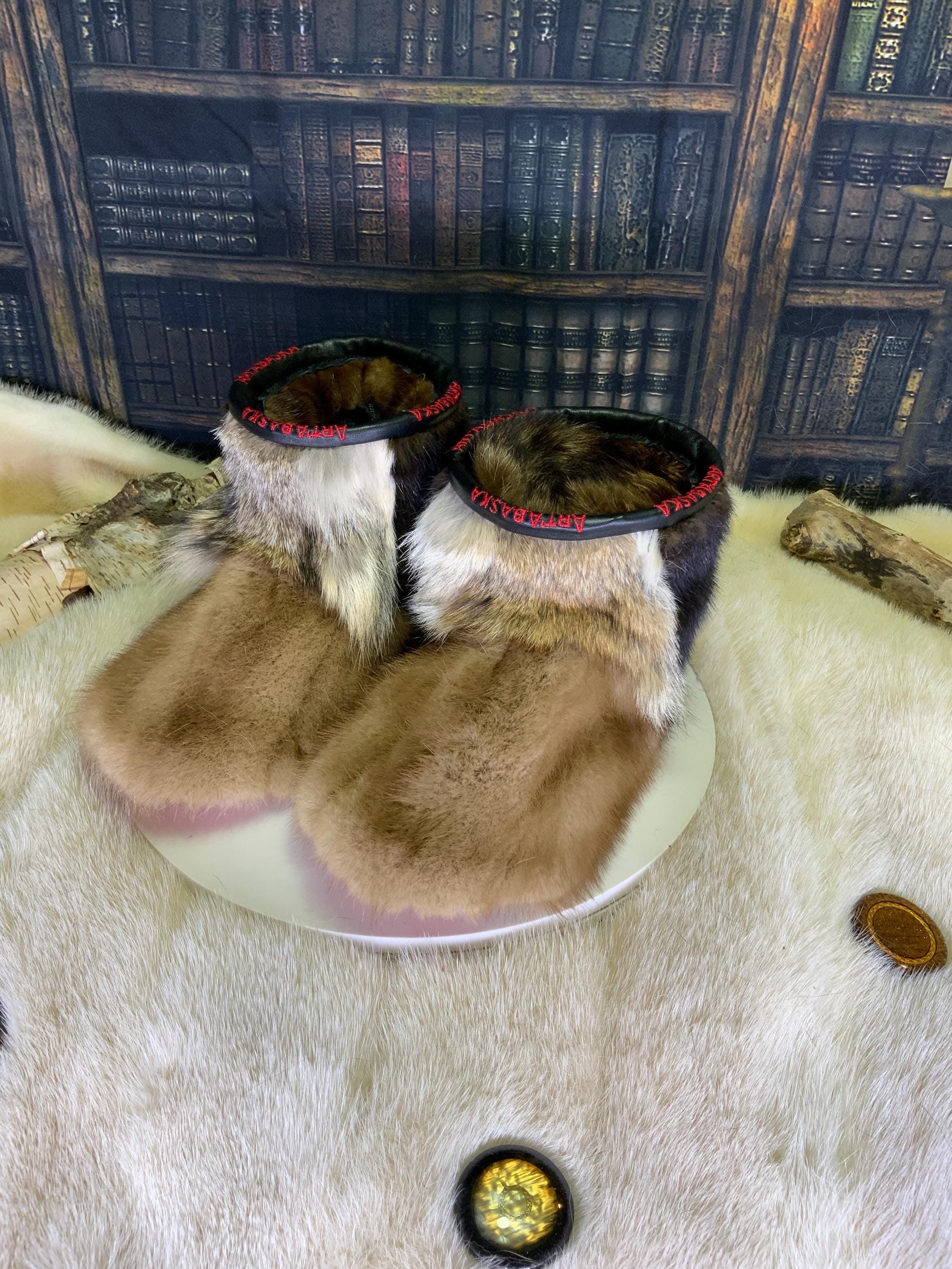 Mocassins d’intérieur Les Pauline femme pointure 7 fourrure recyclée vison coyote fait à la main Québec pantoufles luxe