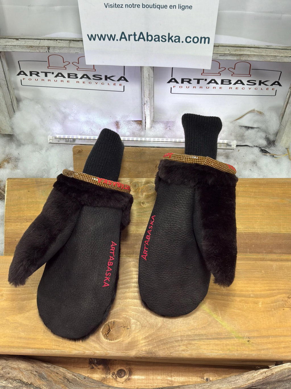 Mitaines de ville Medium Cécile en fourrure recyclée – Faites à la main au Québec – Légères, élégantes, confort urbain – ArtAbaska