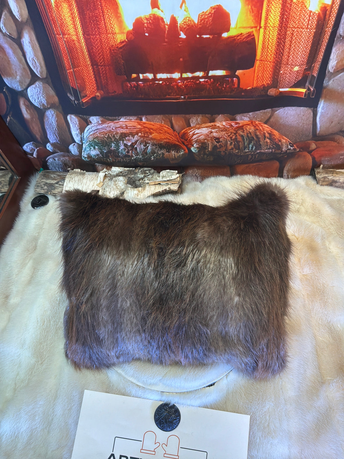 Coussin décoratif Raymonde en fourrure recyclée Castor naturel