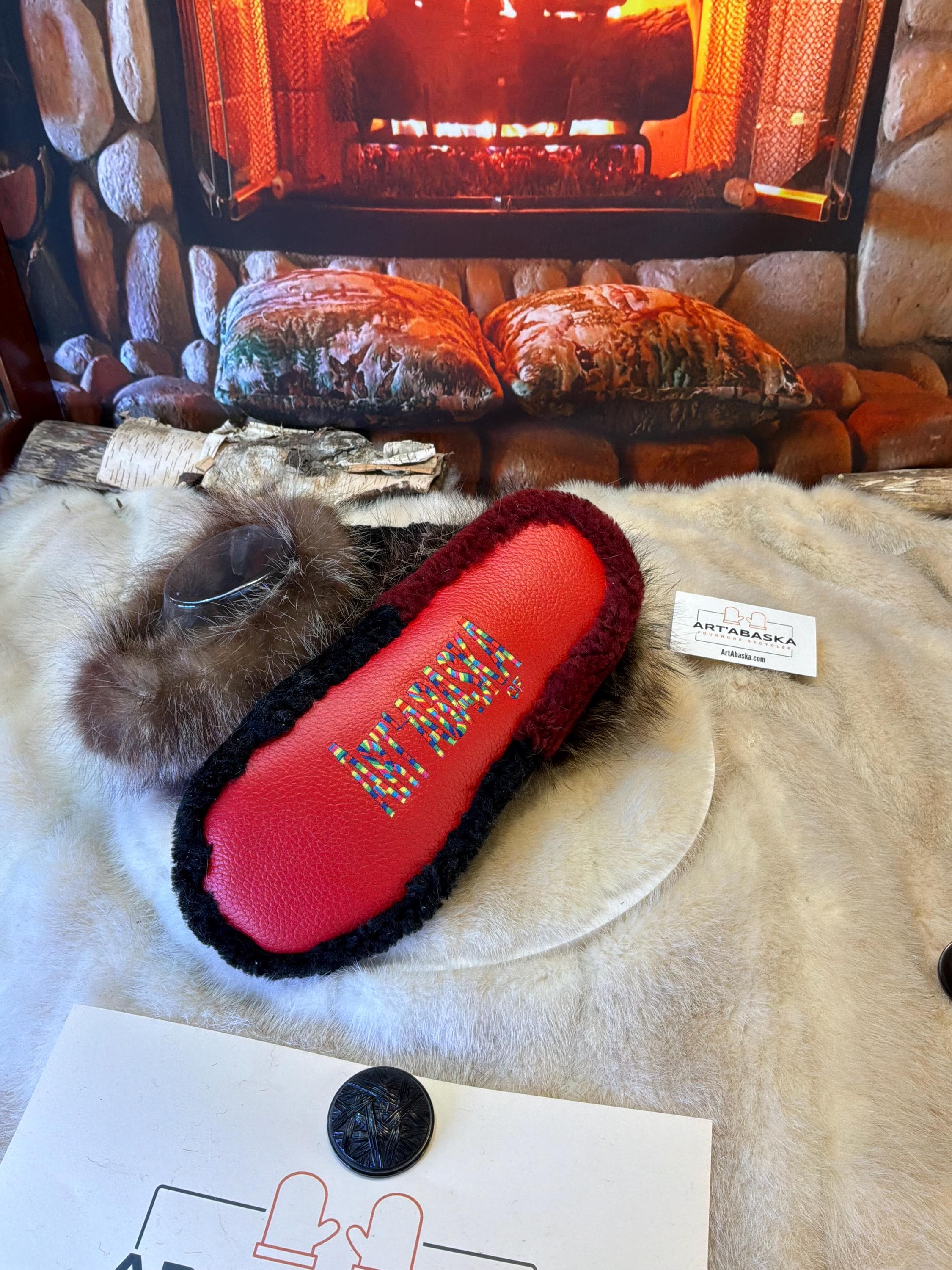 Slipper Emilia pointure 8 femme – Sherling italien & cuir recyclé, pièce unique faite à la main au Québec Édition Brodée