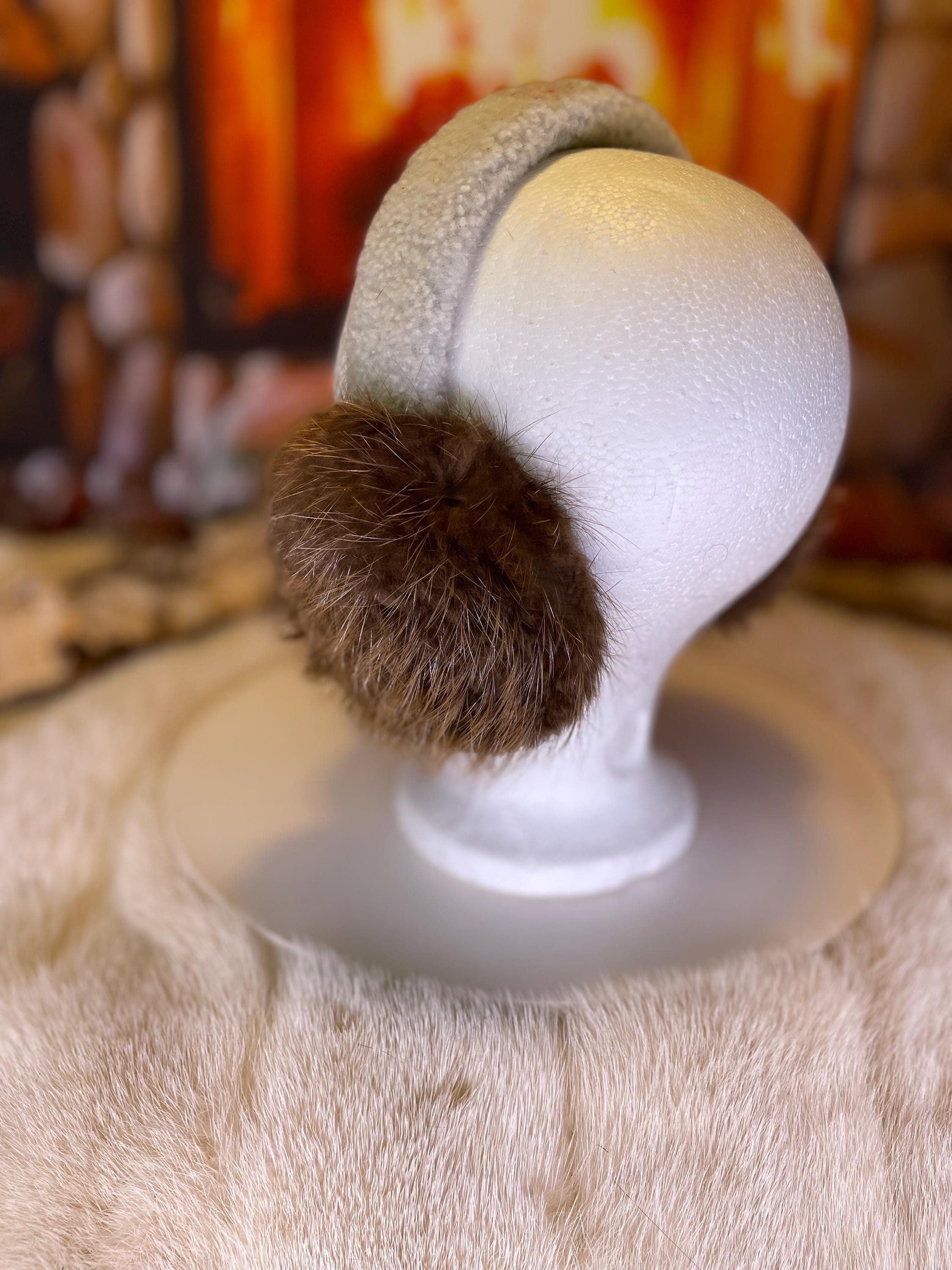 Cache-Oreilles tout en fourrure recyclée édition Castor naturel recyclé et mouton rasé sur la tête  Les Johanne