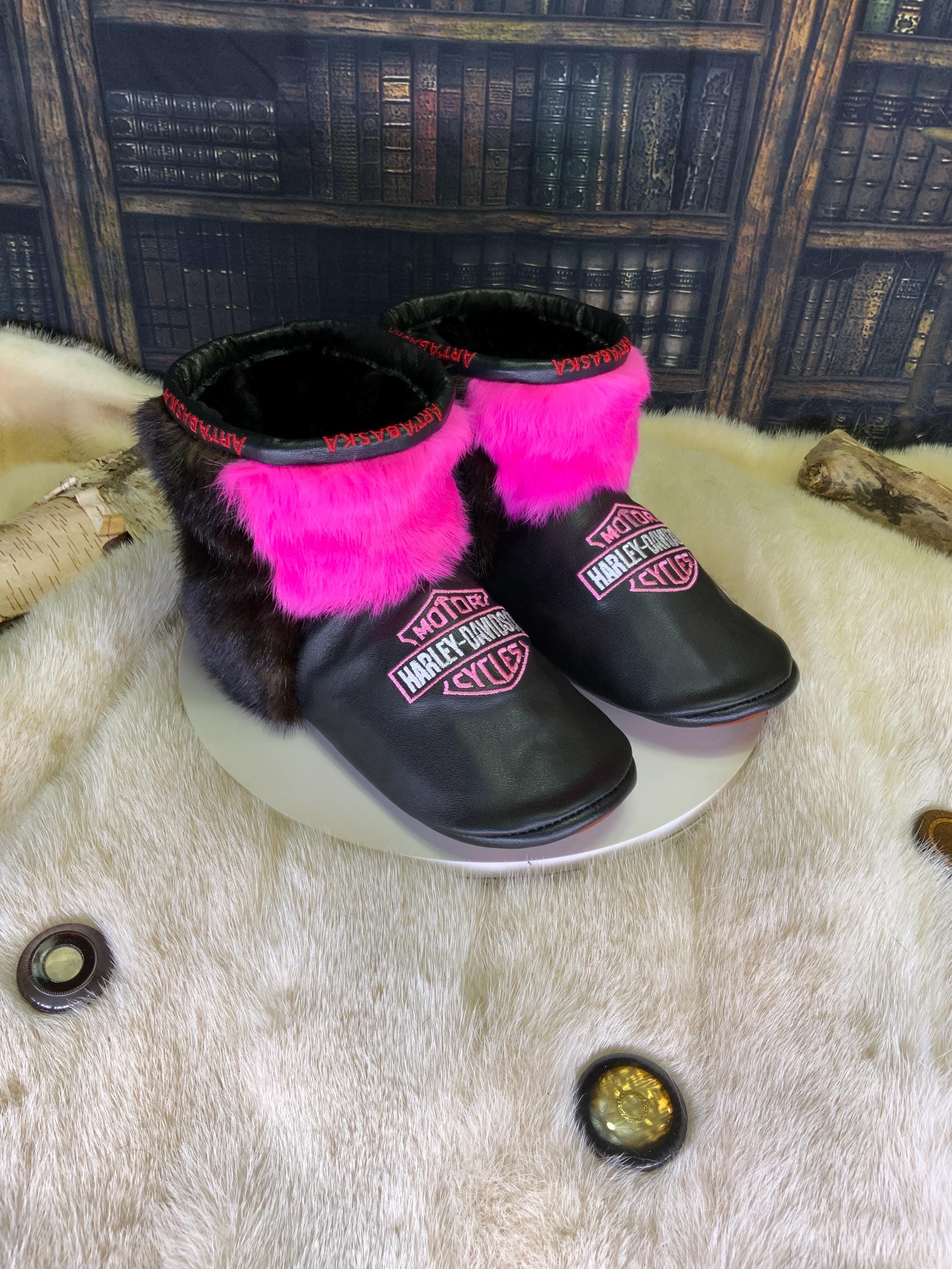 Mocassins d’intérieur Fernande pointure 8 femme cuir brodé vison lapin recyclés fait à la main Québec mocassin de luxe
