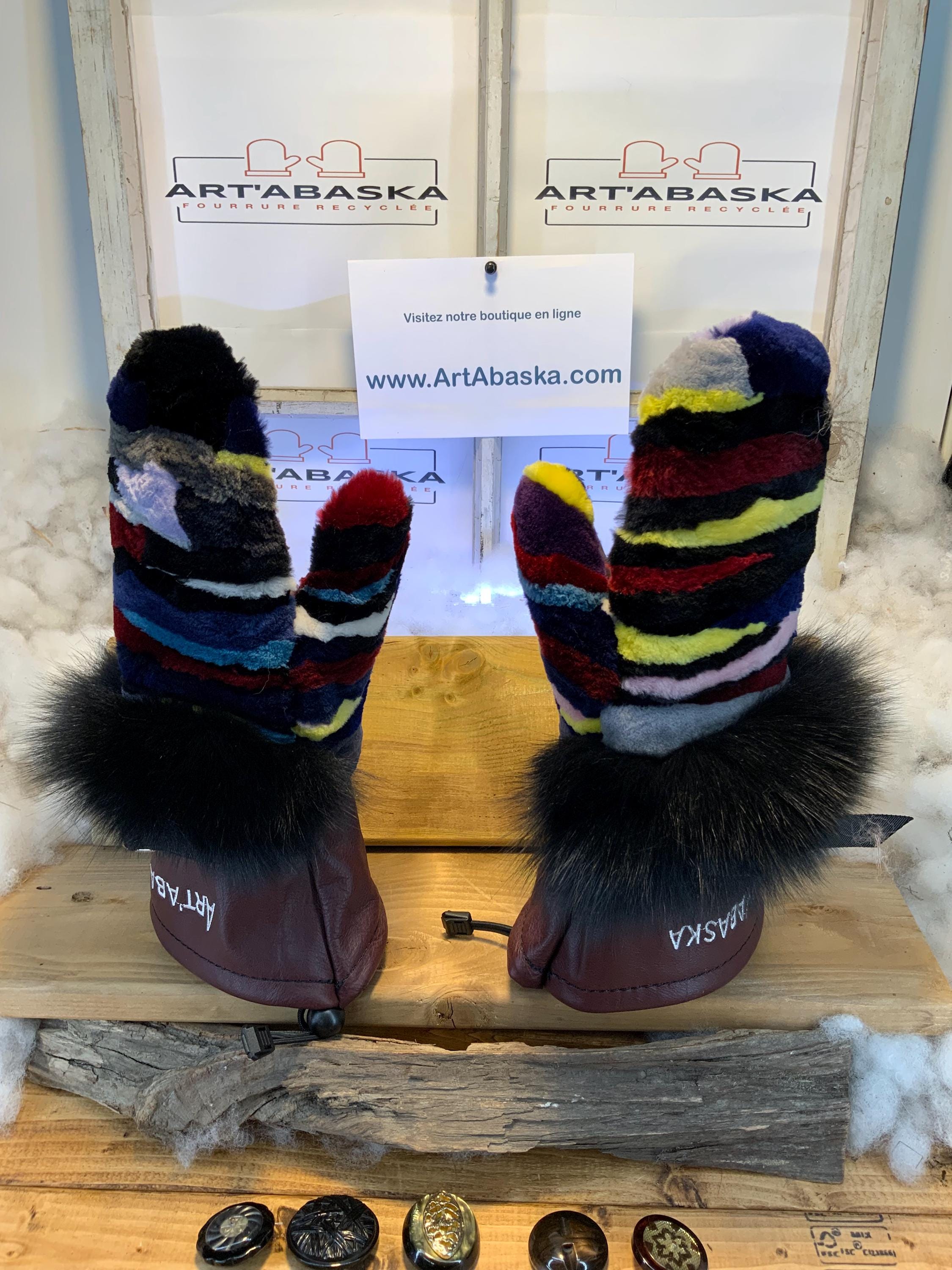 Mitaines Les Roseline – Large, patchwork renard rasé multicolore et cuir bourgogne, bande de renard recyclé, fait à la main au Québec