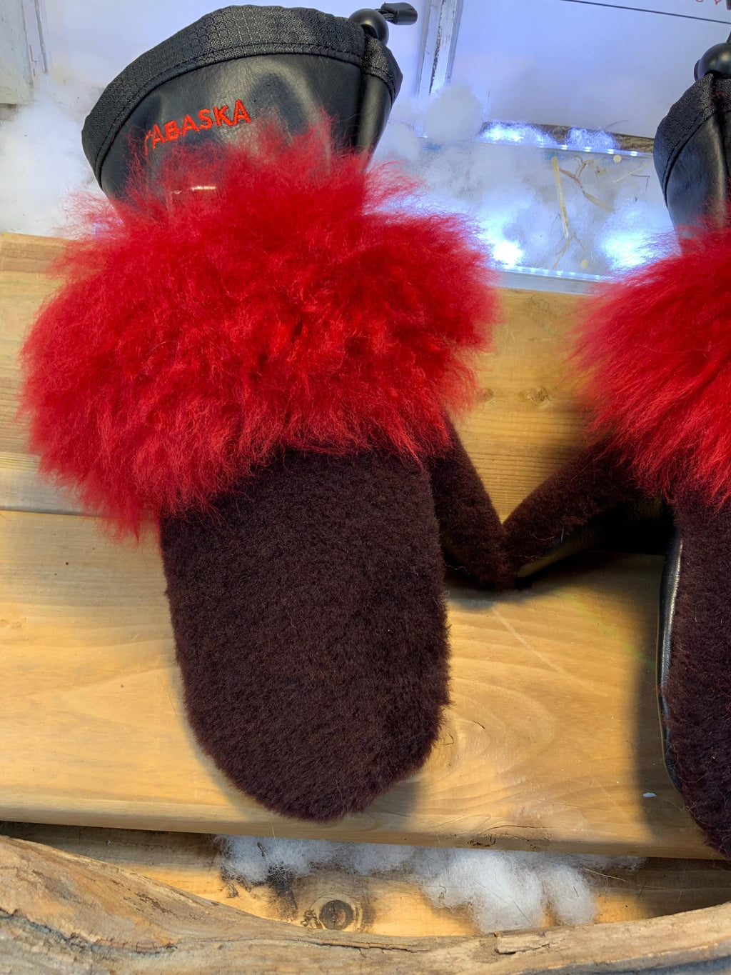 Mitaines Albertine Medium - Fourrure rouge vif et bourgogne, mouton rasé et naturel recyclé, cuir italien noir, fait à la main Québec