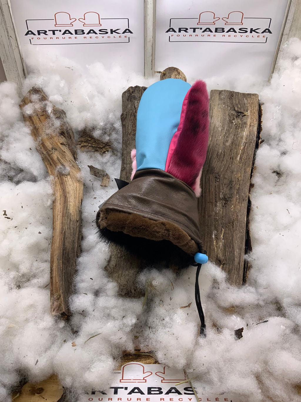Mitaines Les Georgette – Medium, vison rose et fuchsia, cuir turquoise et brun, fait à la main, fourrure intérieure, Québec
