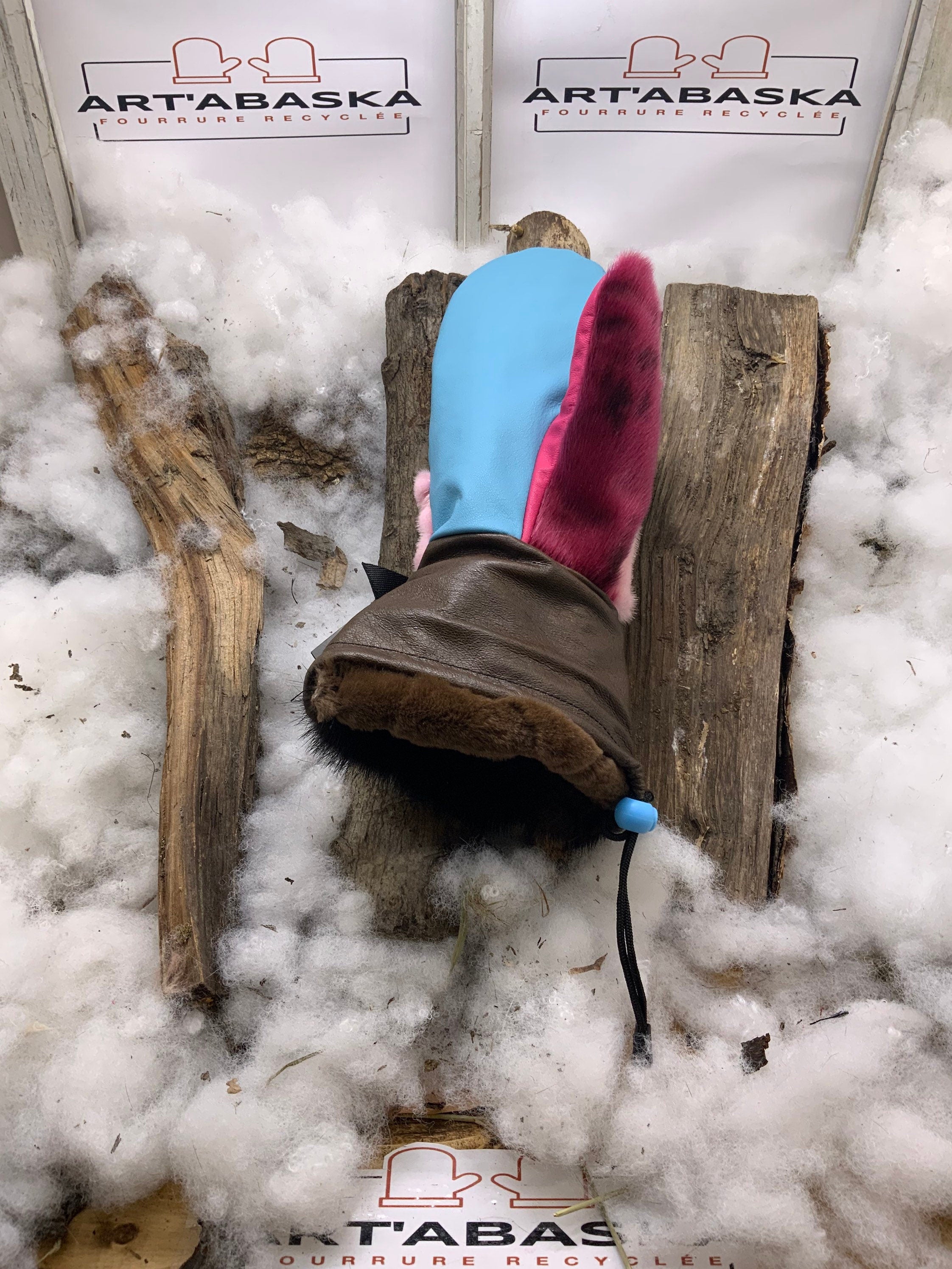 Mitaines Les Georgette – Medium, vison rose et fuchsia, cuir turquoise et brun, fait à la main, fourrure intérieure, Québec